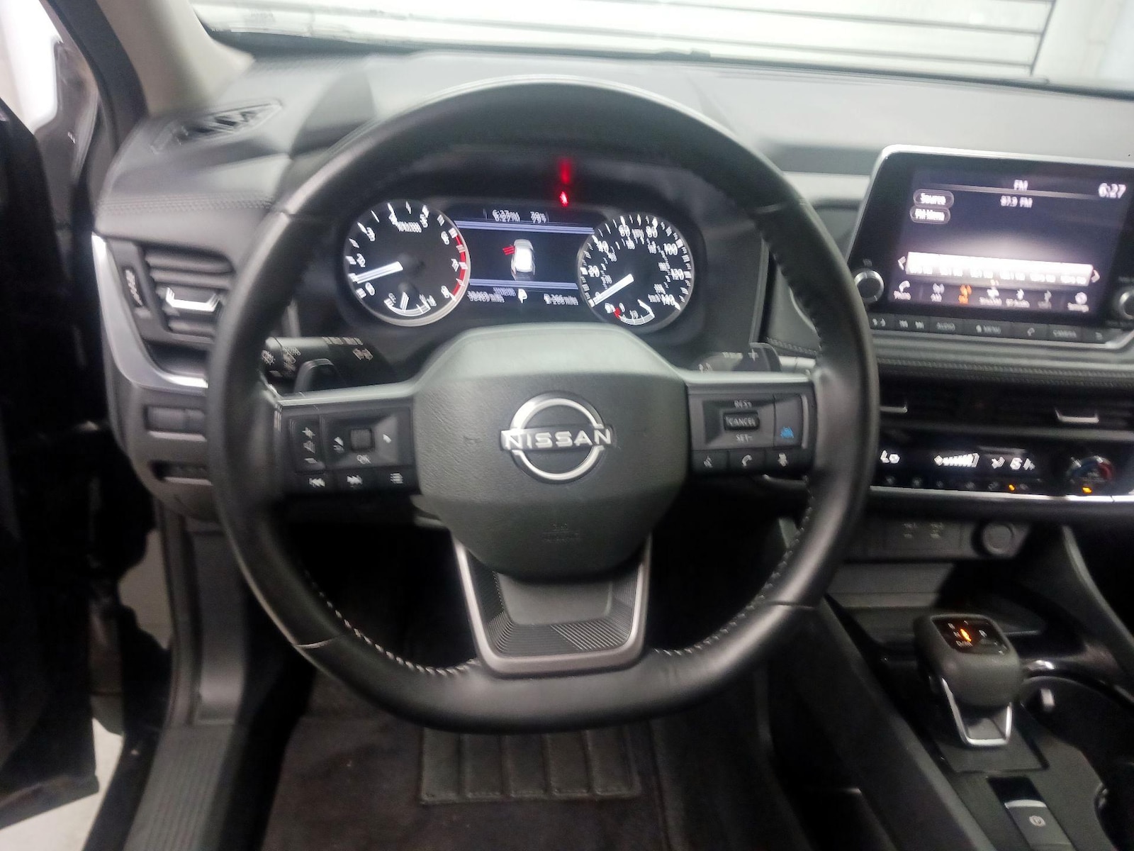 2025 Nissan Rogue SV - Photo 11