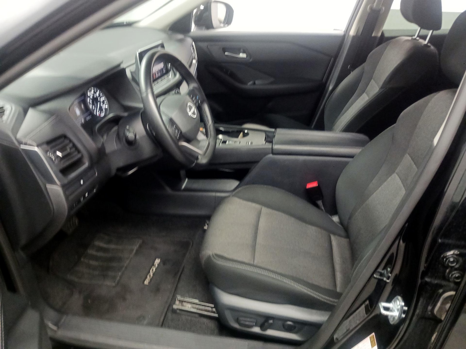 2025 Nissan Rogue SV - Photo 12