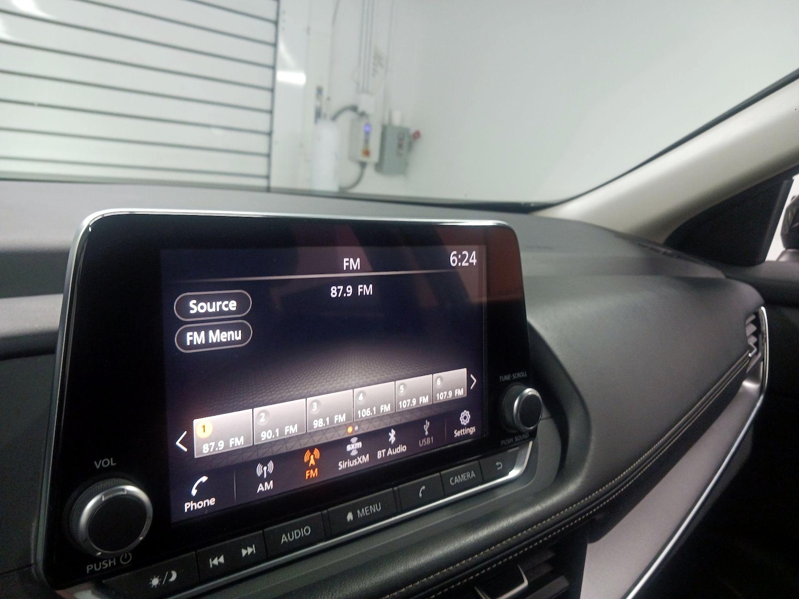2025 Nissan Rogue SV - Photo 14