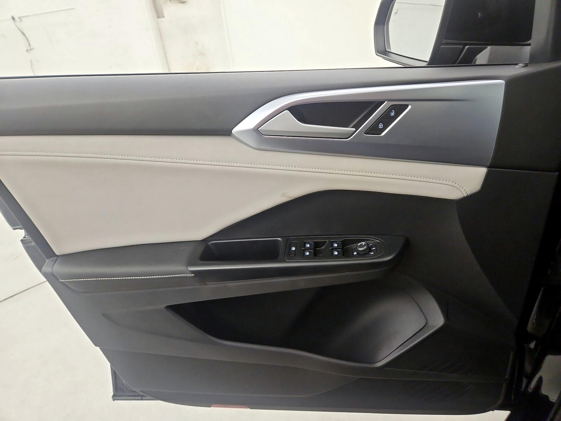 Thumbnail: 2025 Volkswagen Taos - 12
