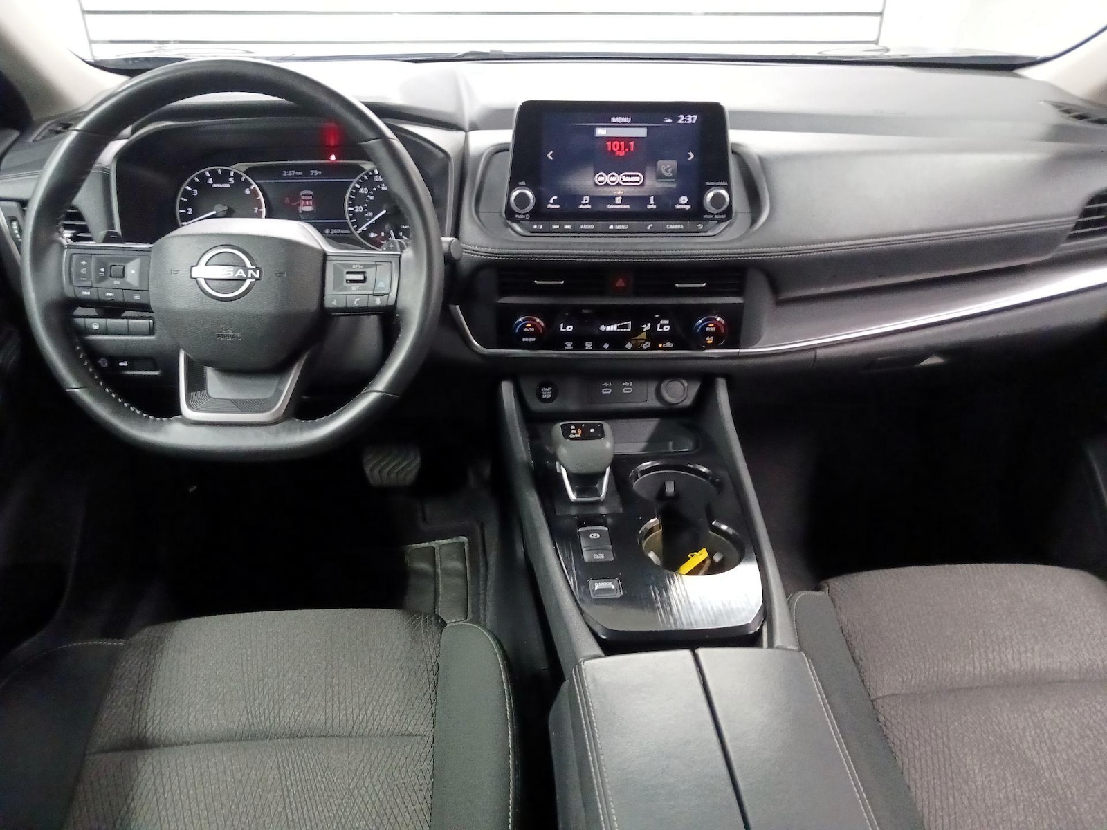 2025 Nissan Rogue SV - Photo 10