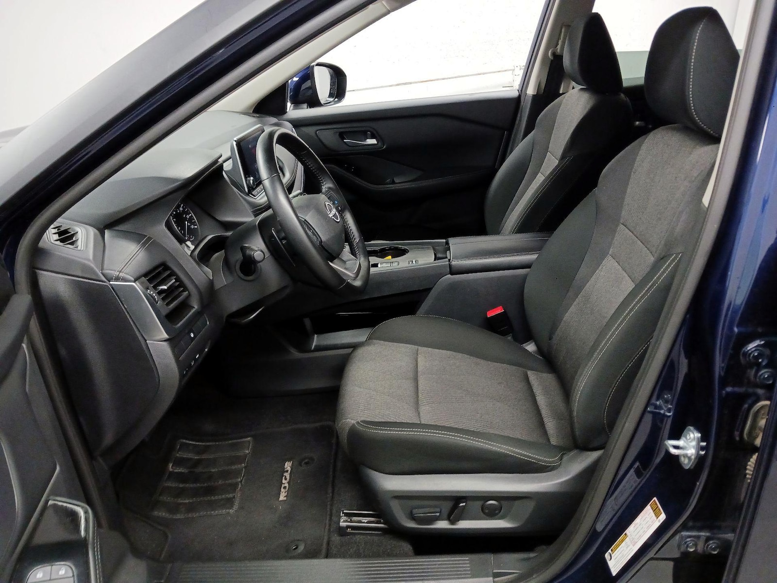 2025 Nissan Rogue SV - Photo 12