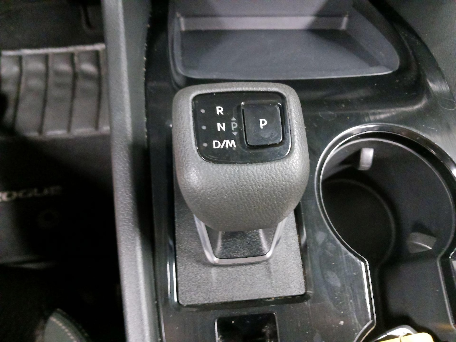 2025 Nissan Rogue SV - Photo 18