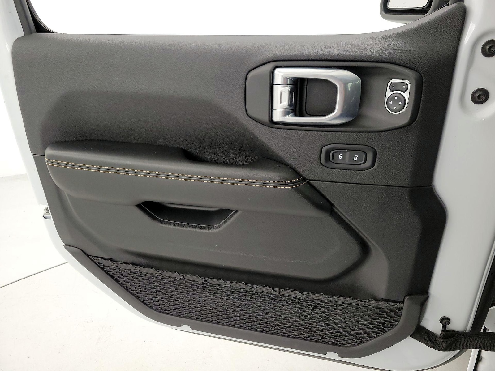 2025 Jeep Wrangler 4-Door Sahara - Photo 13