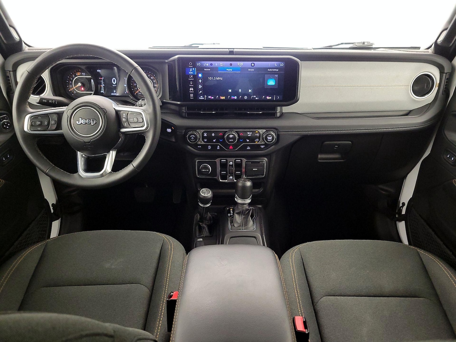 2025 Jeep Wrangler 4-Door Sahara - Photo 10