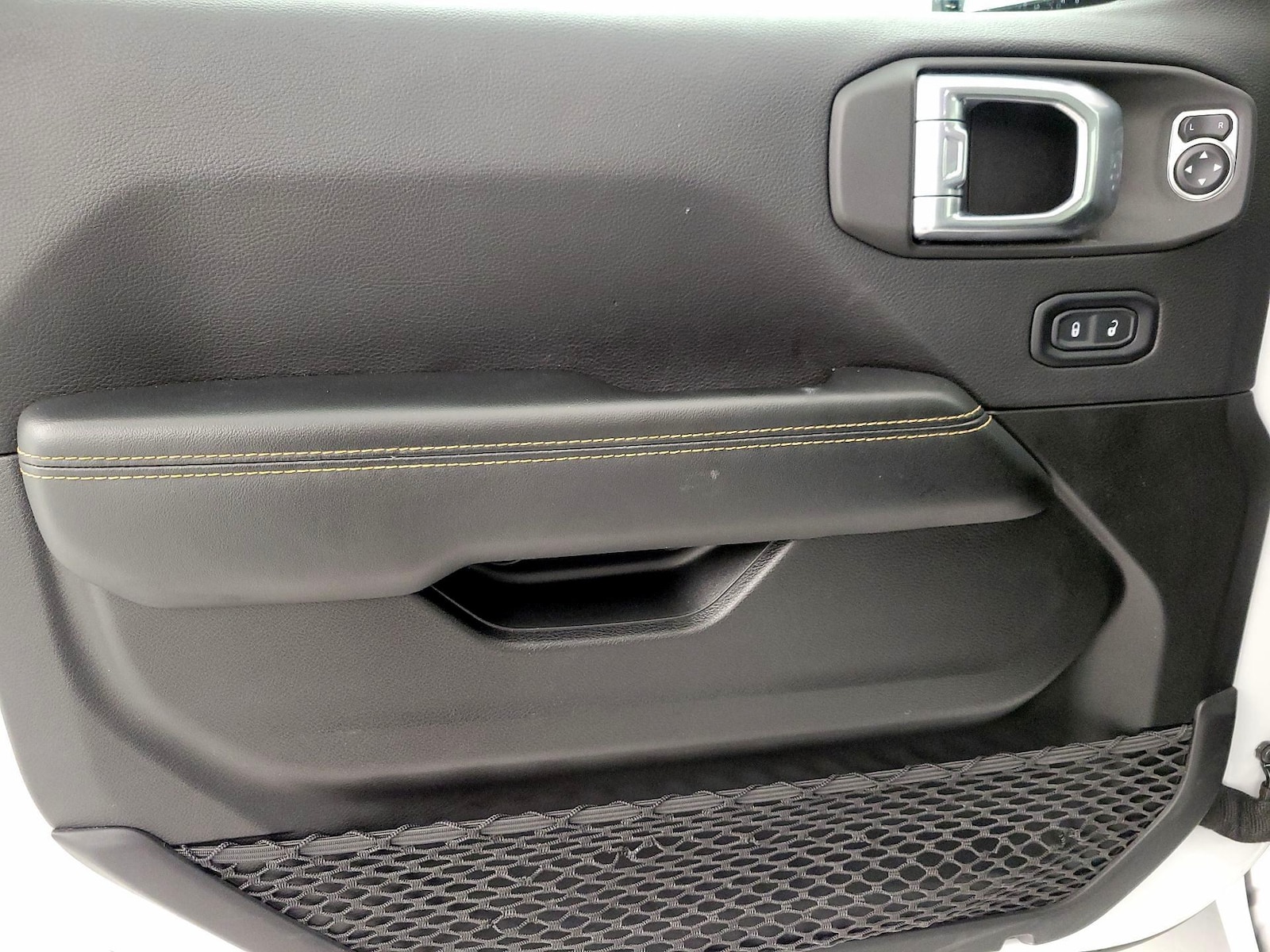 2025 Jeep Wrangler 4-Door Sahara - Photo 13