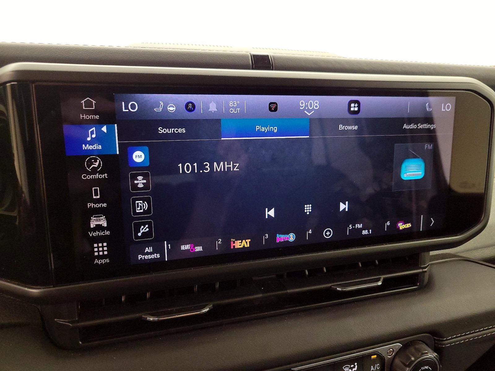 2025 Jeep Wrangler 4-Door Sahara - Photo 16
