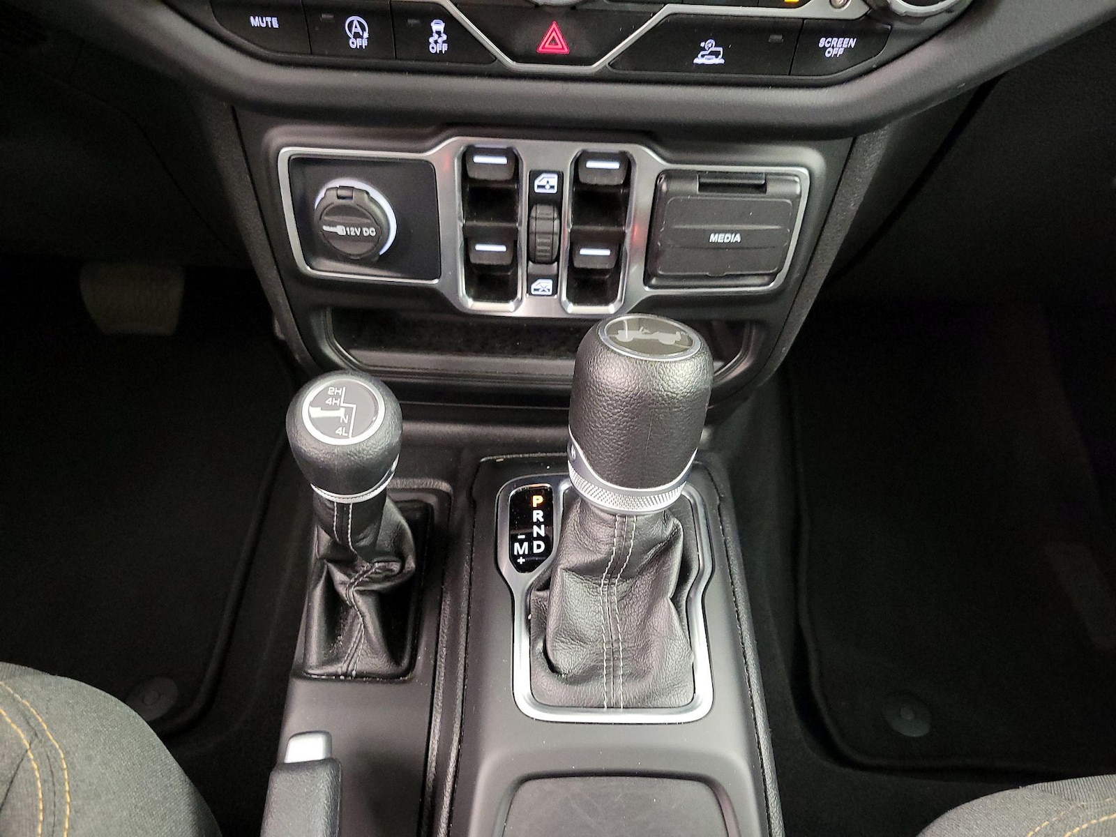 2025 Jeep Wrangler 4-Door Sahara - Photo 18