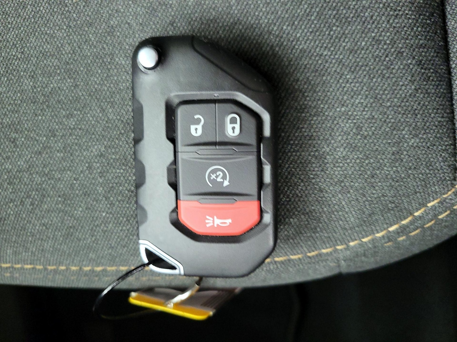 2025 Jeep Wrangler 4-Door Sahara - Photo 23