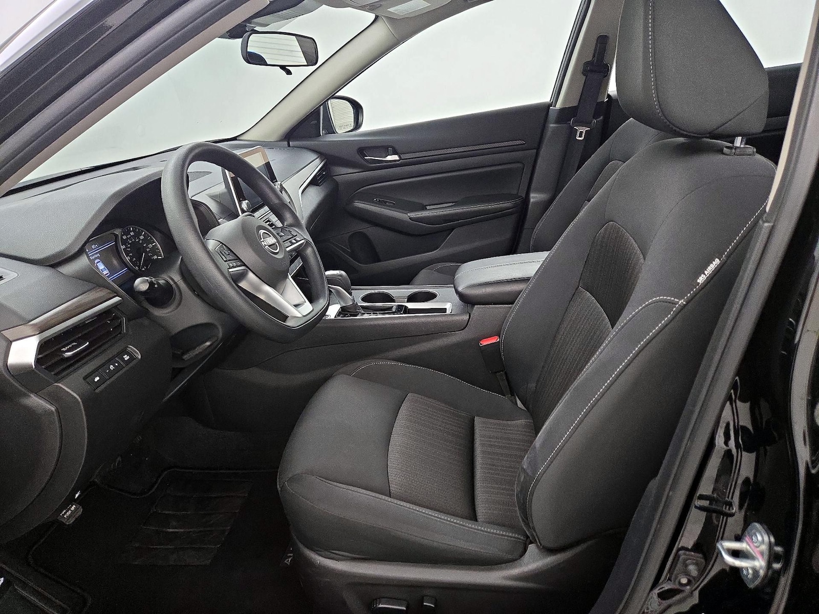 2025 Nissan Altima SV - Photo 12