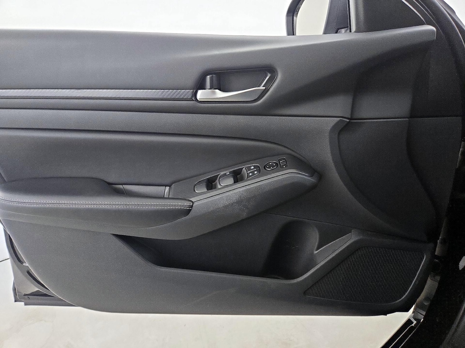 2025 Nissan Altima SV - Photo 13