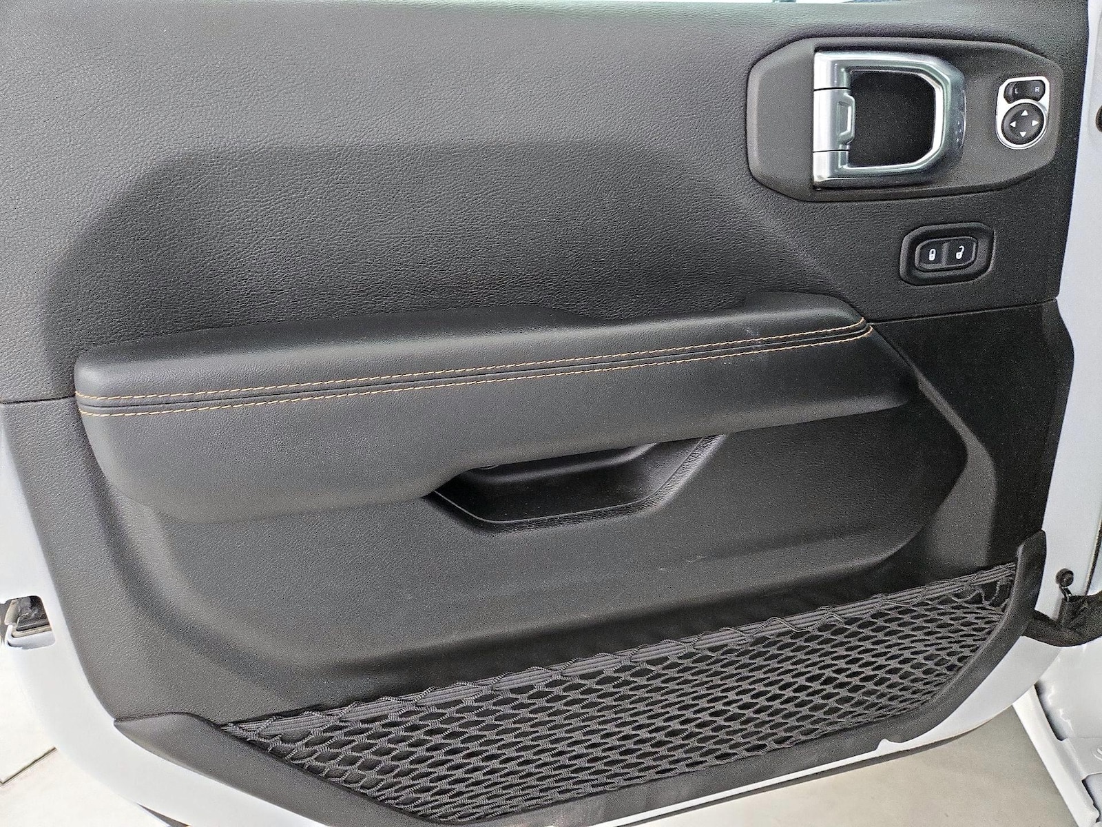 2025 Jeep Wrangler 4-Door Sahara - Photo 13