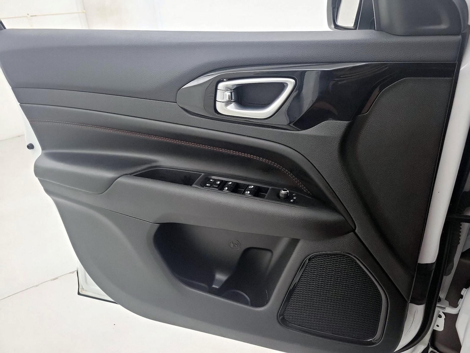 2025 Jeep Compass Trailhawk - Photo 13