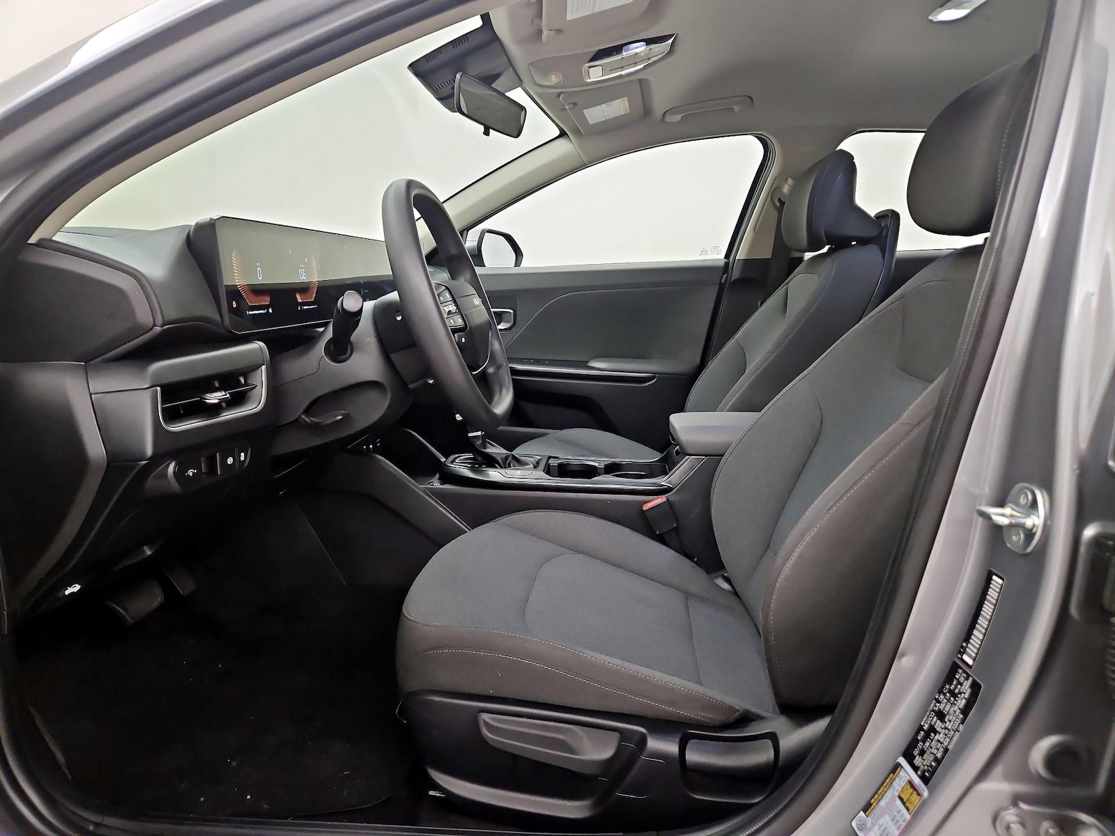 2025 Kia K4 LXS - Photo 12