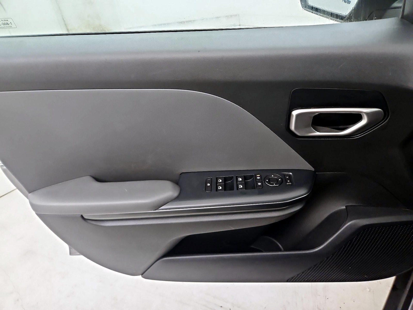 2025 Kia K4 LXS - Photo 13