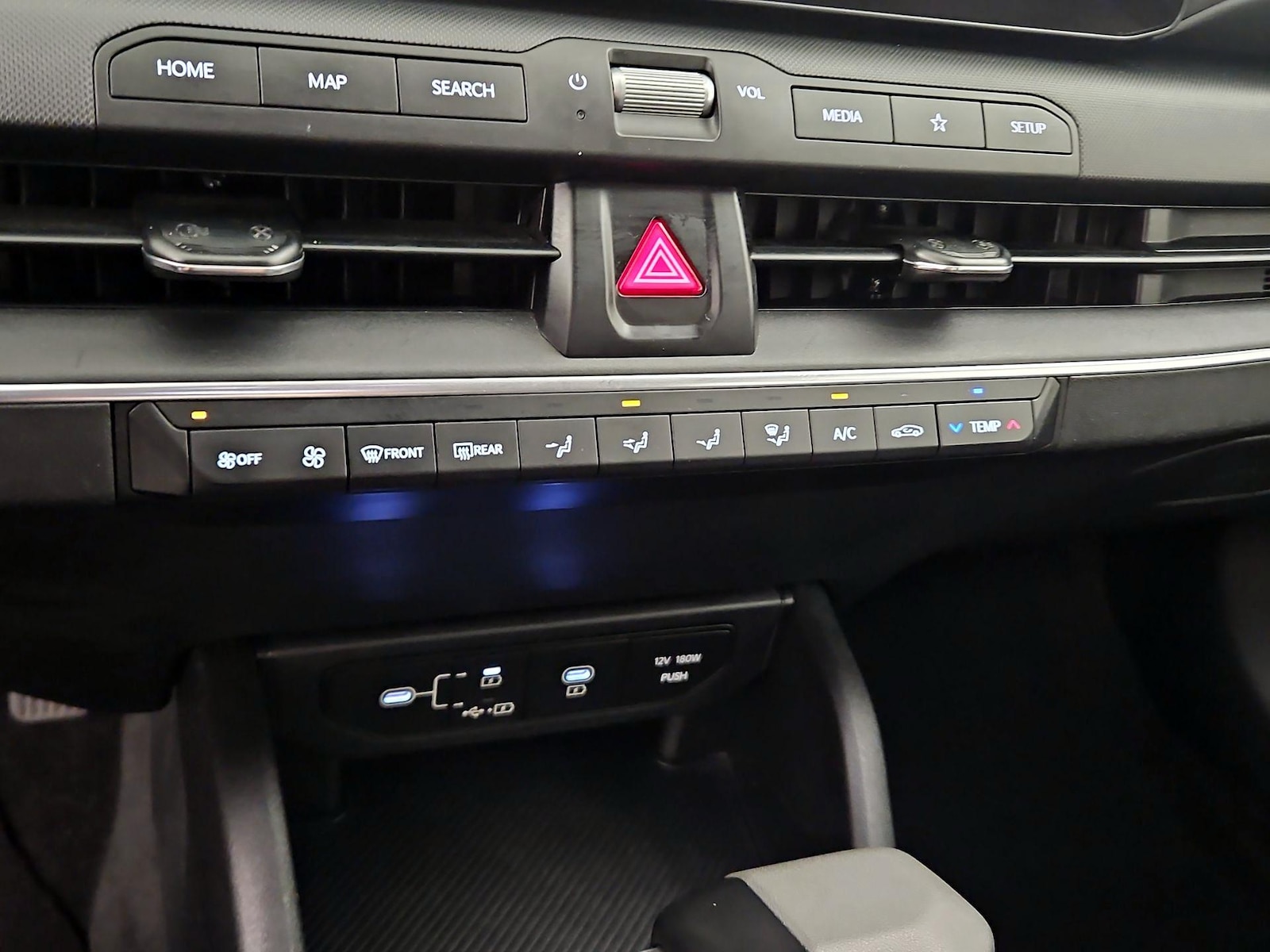 2025 Kia K4 LXS - Photo 17