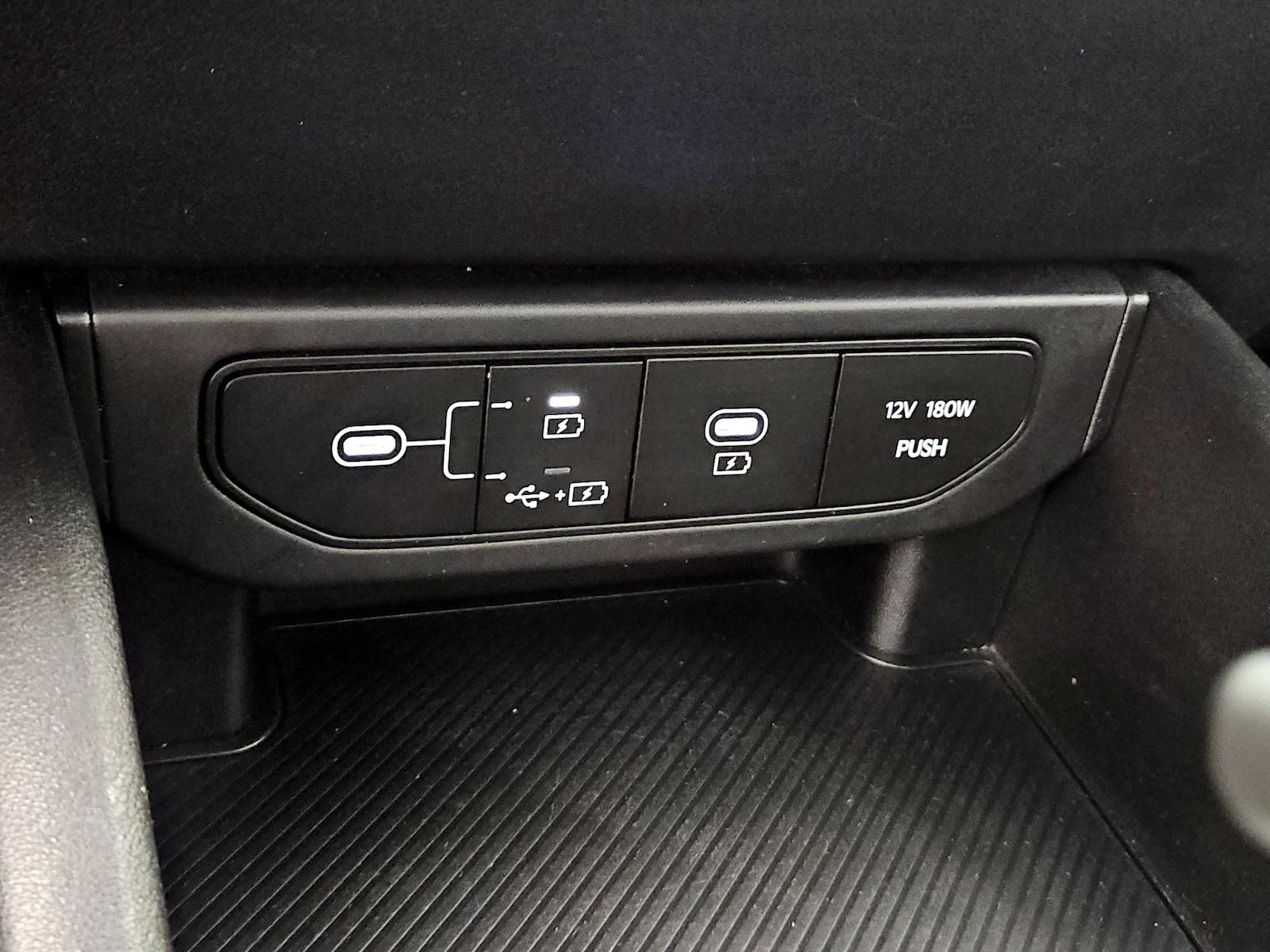 2025 Kia K4 LXS - Photo 19