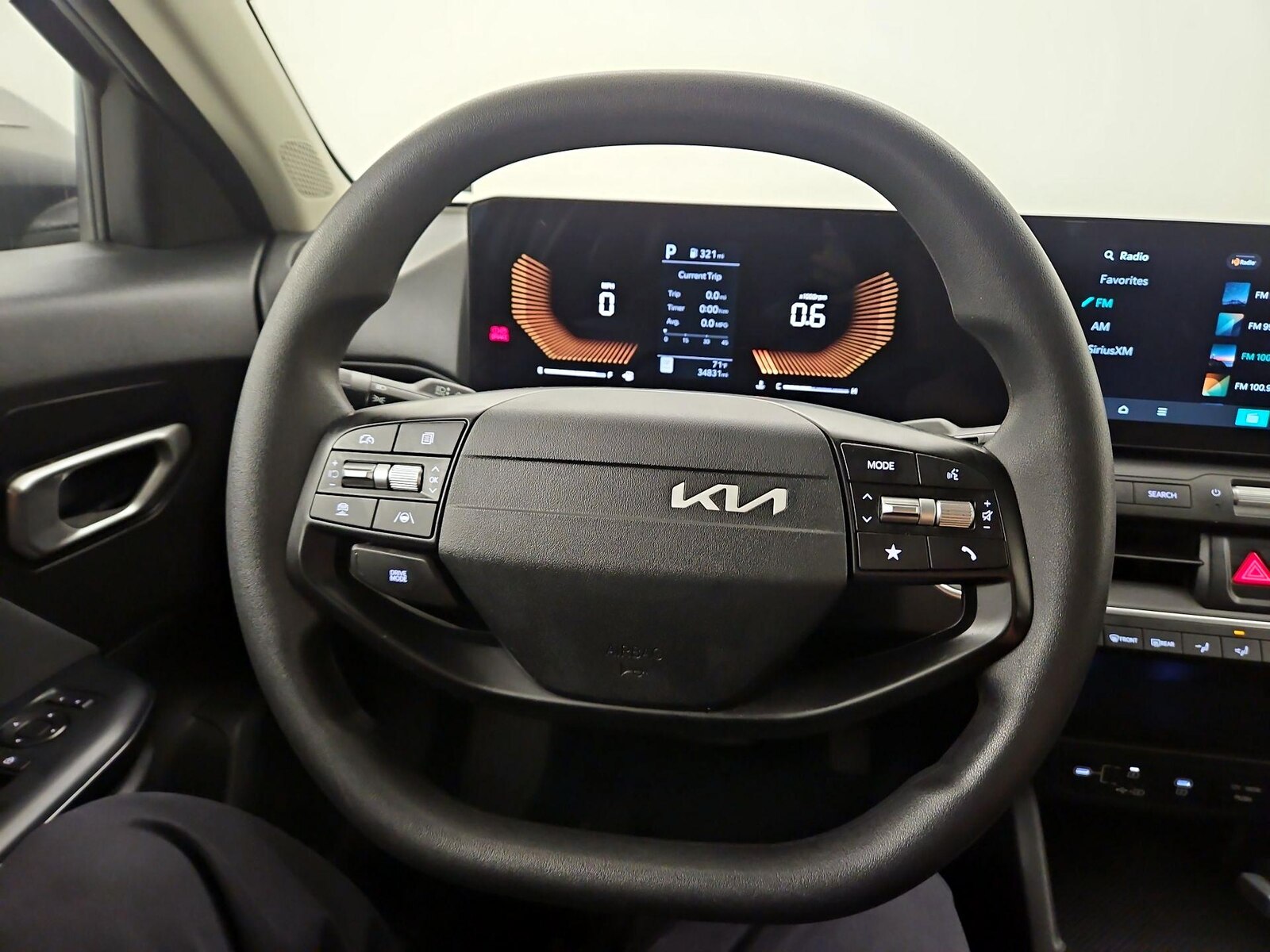 2025 Kia K4 LXS - Photo 21