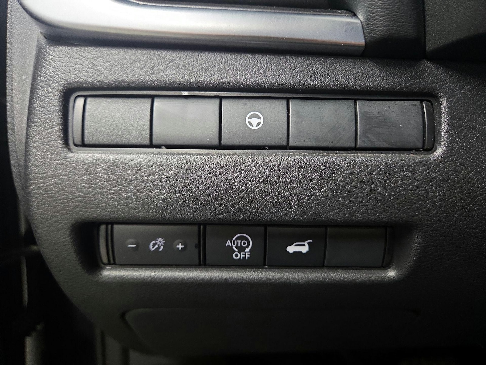 2025 Nissan Rogue SV - Photo 14
