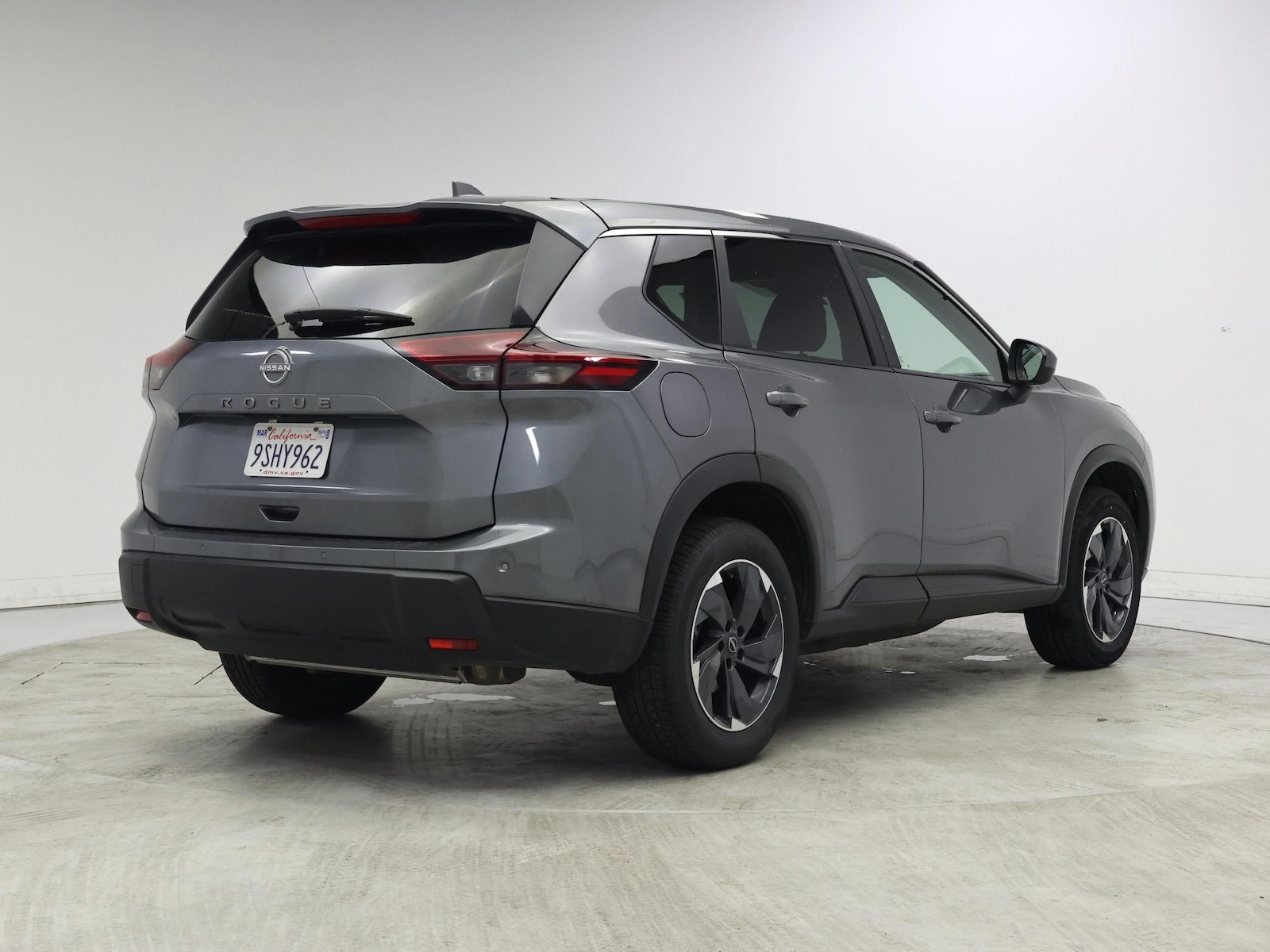 2025 Nissan Rogue SV - Photo 9