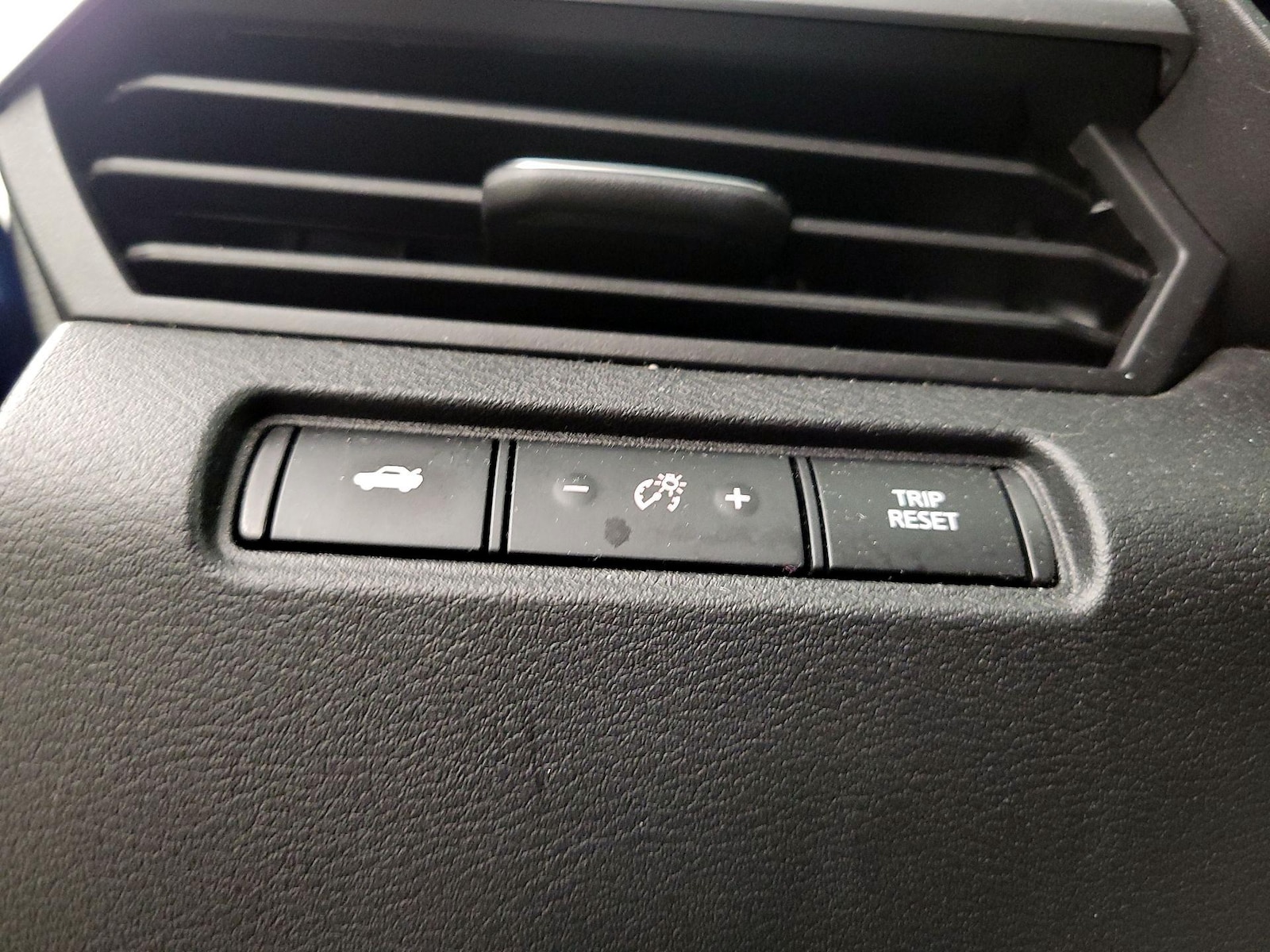 2025 Nissan Altima SV - Photo 14
