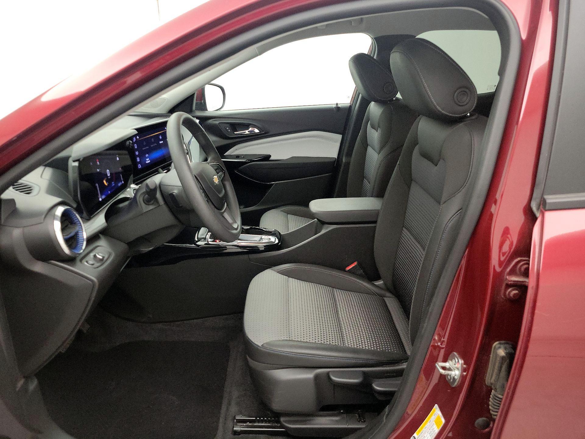 Thumbnail: 2025 Chevrolet Trax - 11