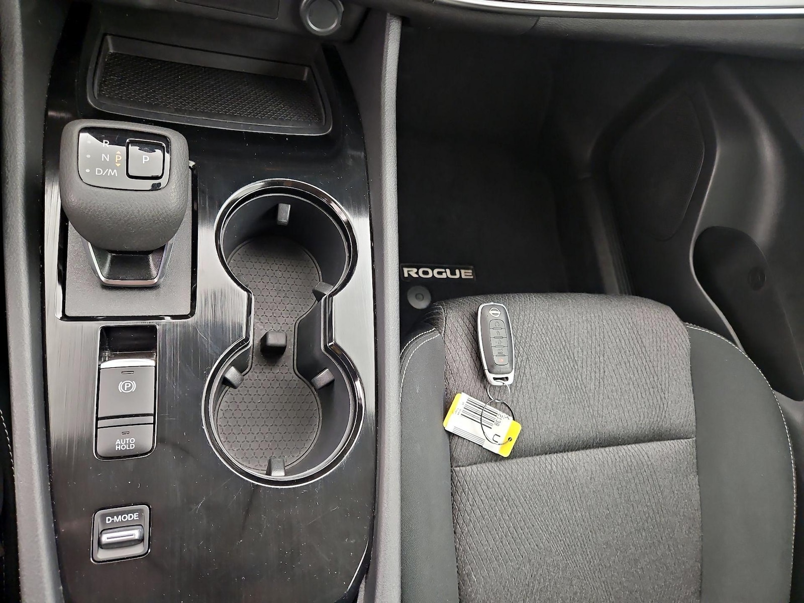 2025 Nissan Rogue SV - Photo 18