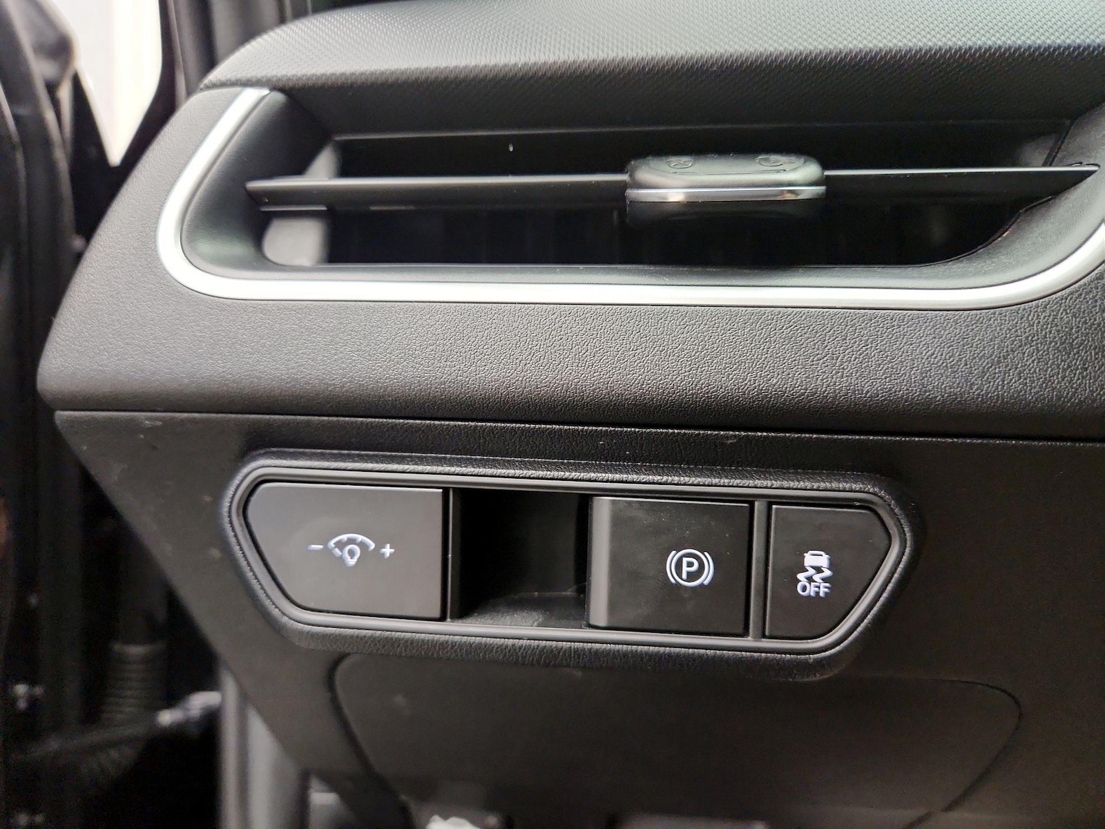2025 Kia K4 LXS - Photo 14