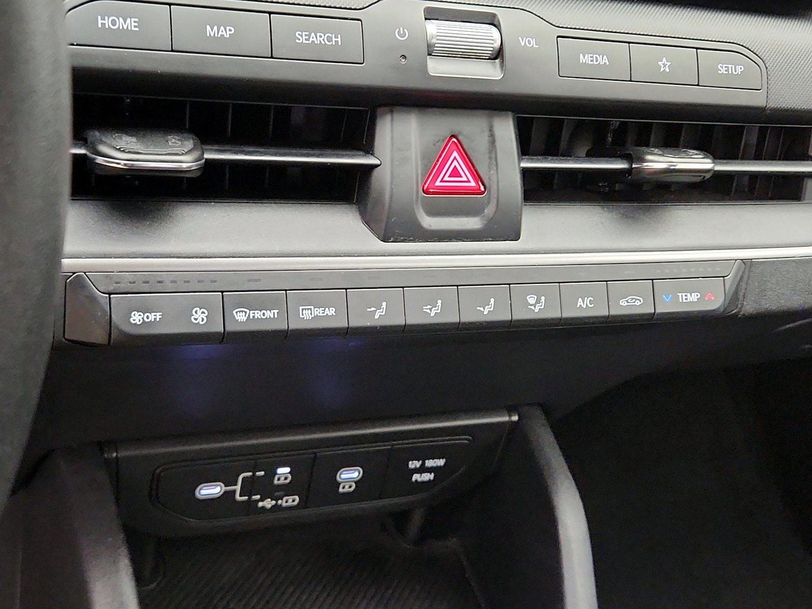 2025 Kia K4 LXS - Photo 17