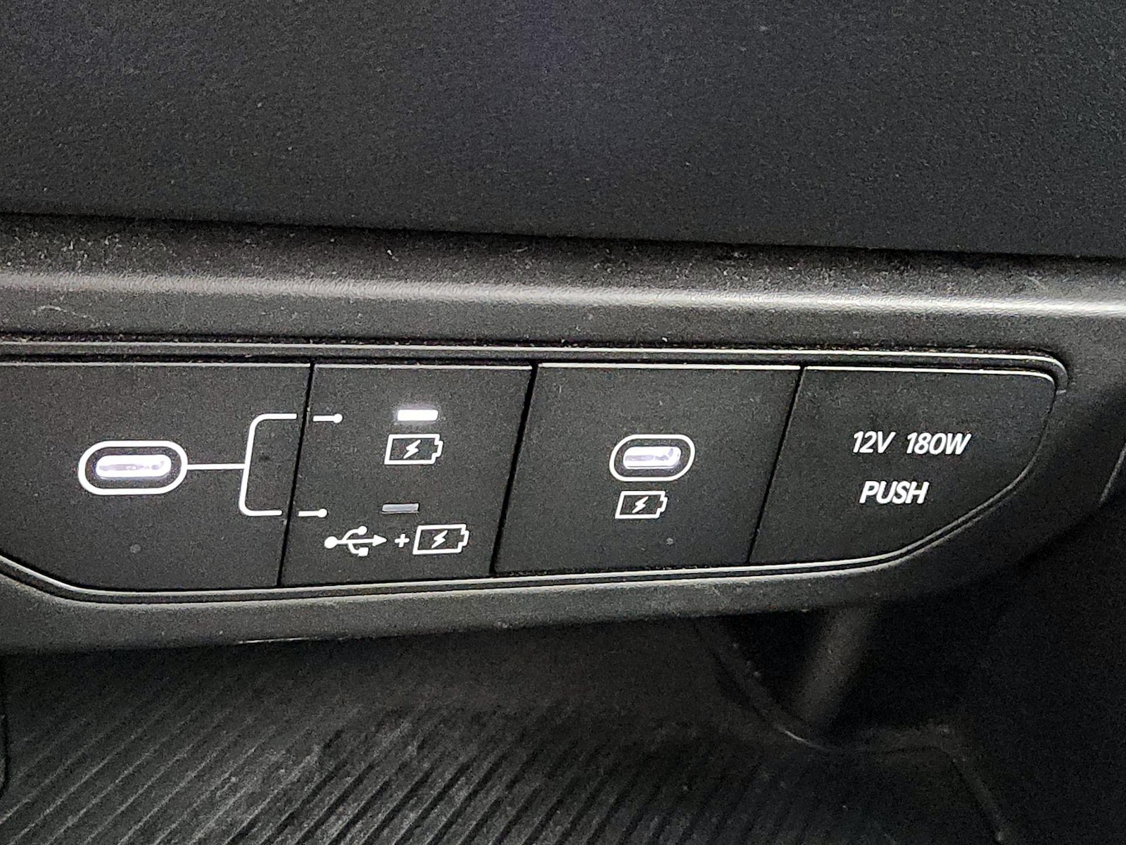 2025 Kia K4 LXS - Photo 19