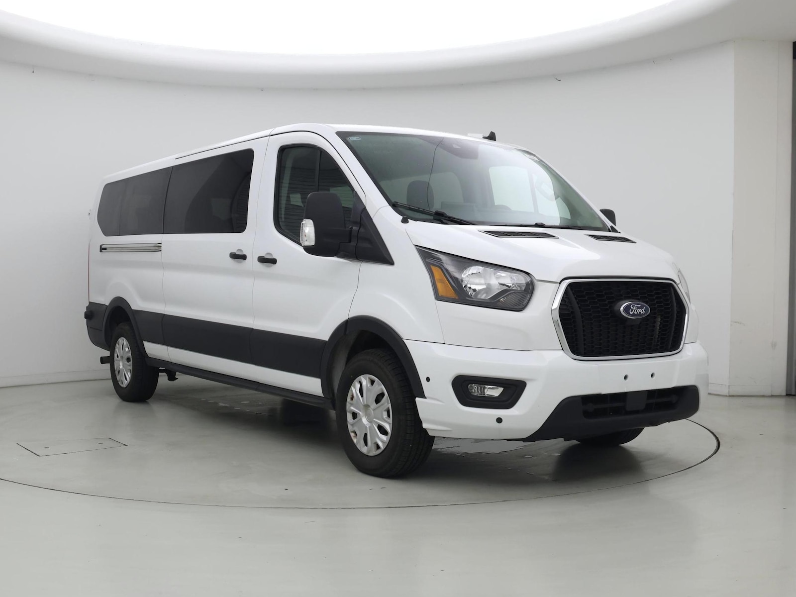 2024 Ford Transit Passenger Van XLT - Photo 2