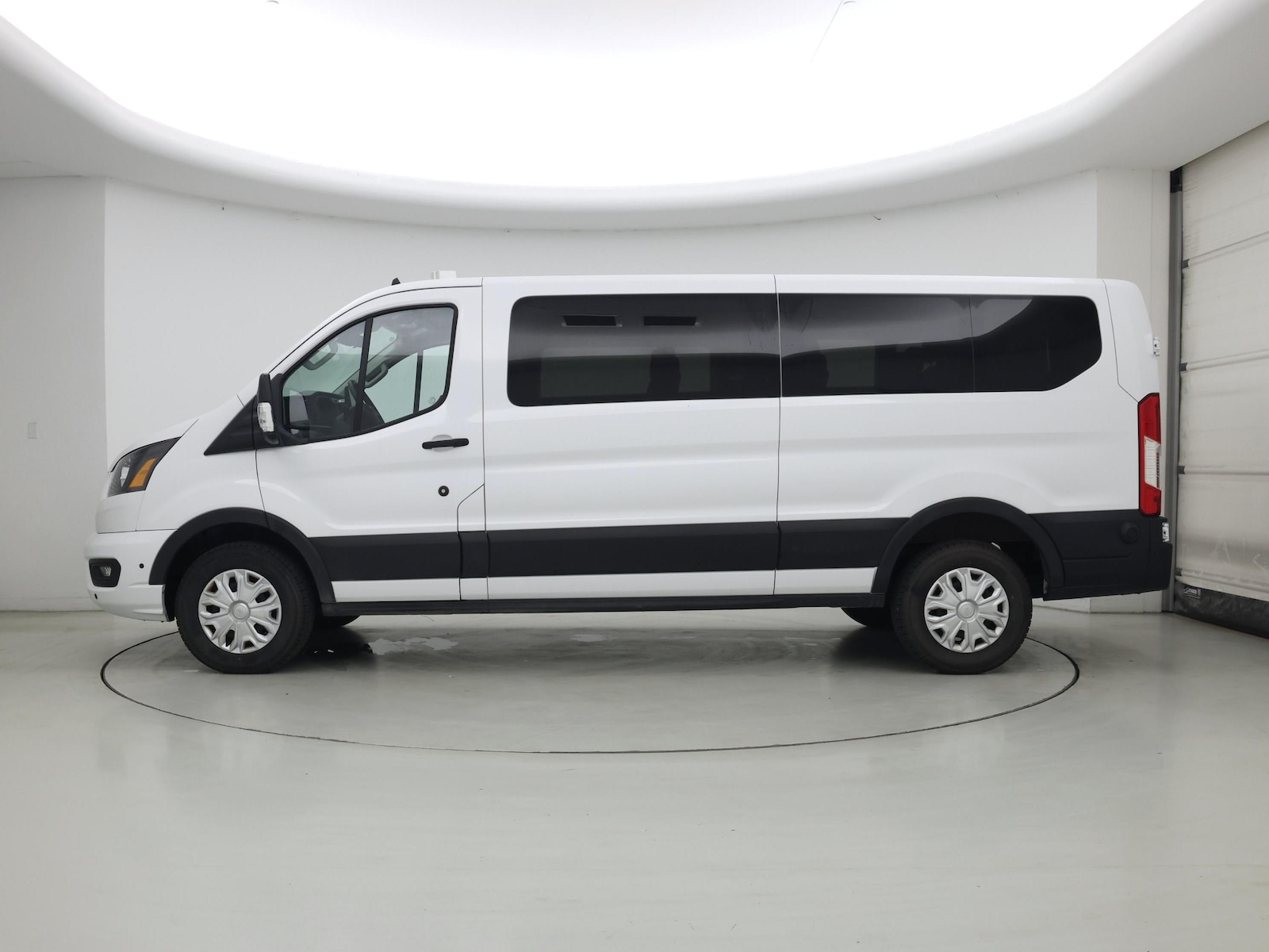 2024 Ford Transit Passenger Van XLT - Photo 4