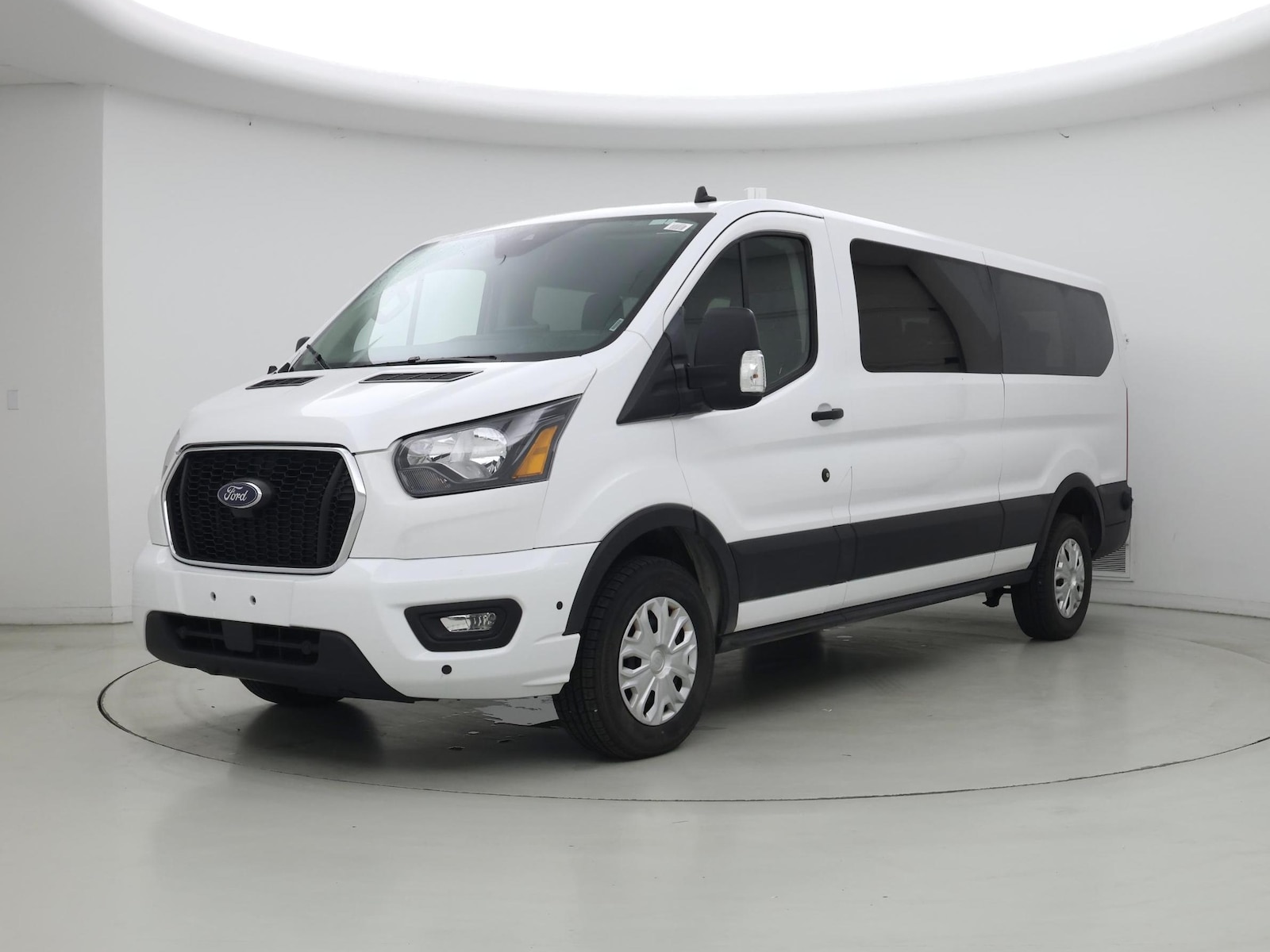 2024 Ford Transit Passenger Van XLT - Photo 5