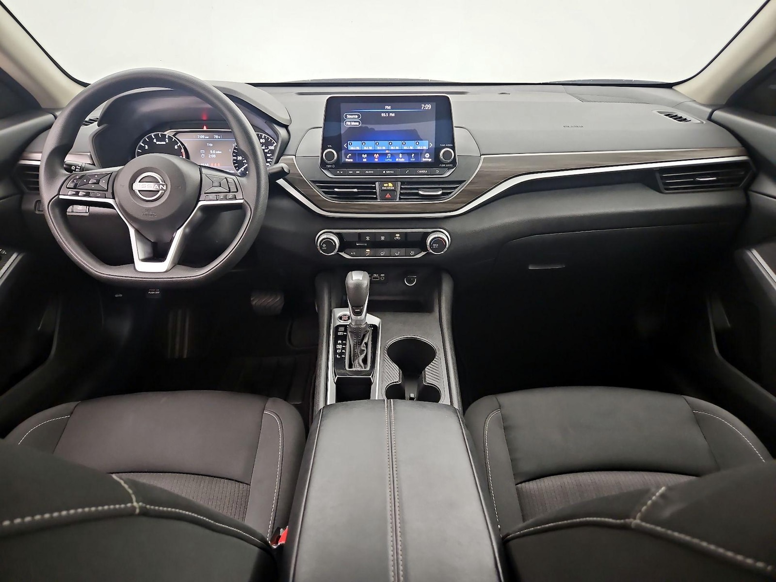 2025 Nissan Altima SV - Photo 10