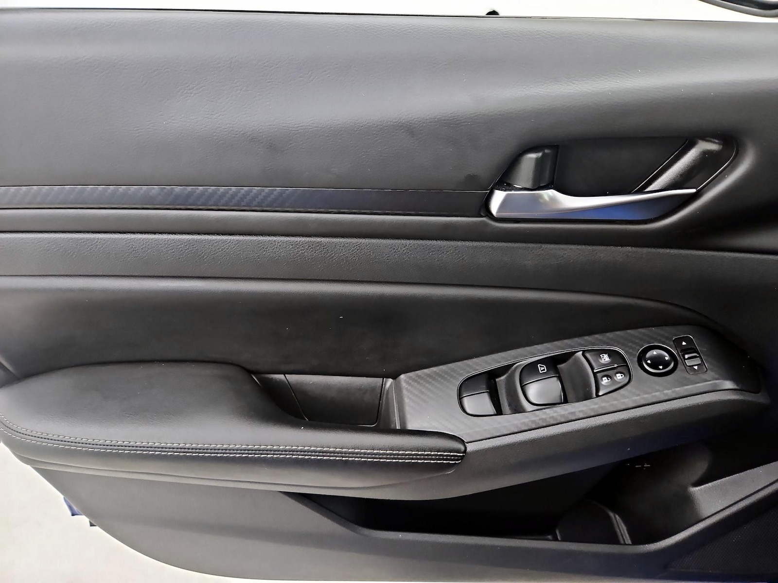 2025 Nissan Altima SV - Photo 13