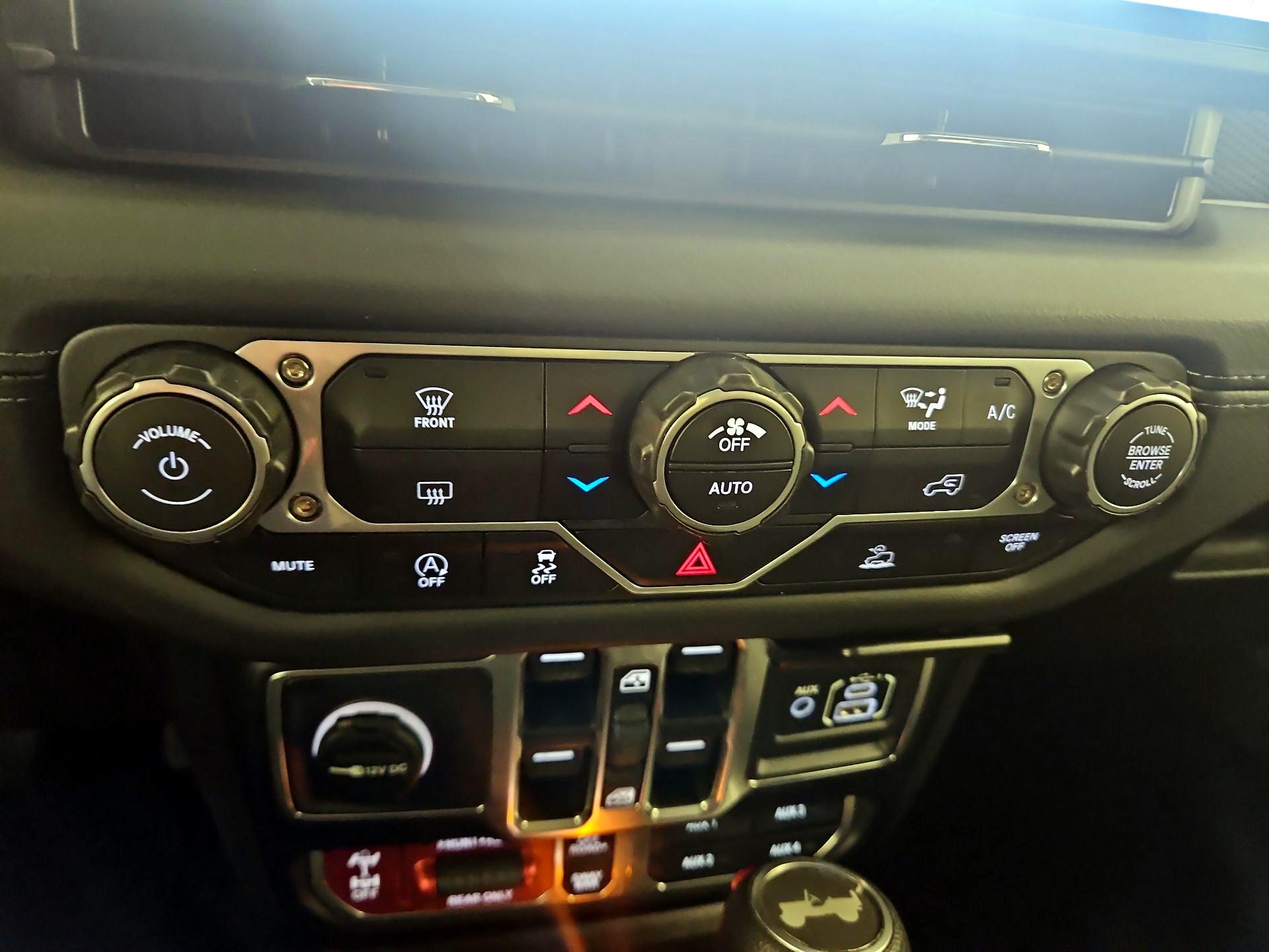 Thumbnail: 2025 Jeep Wrangler - 16