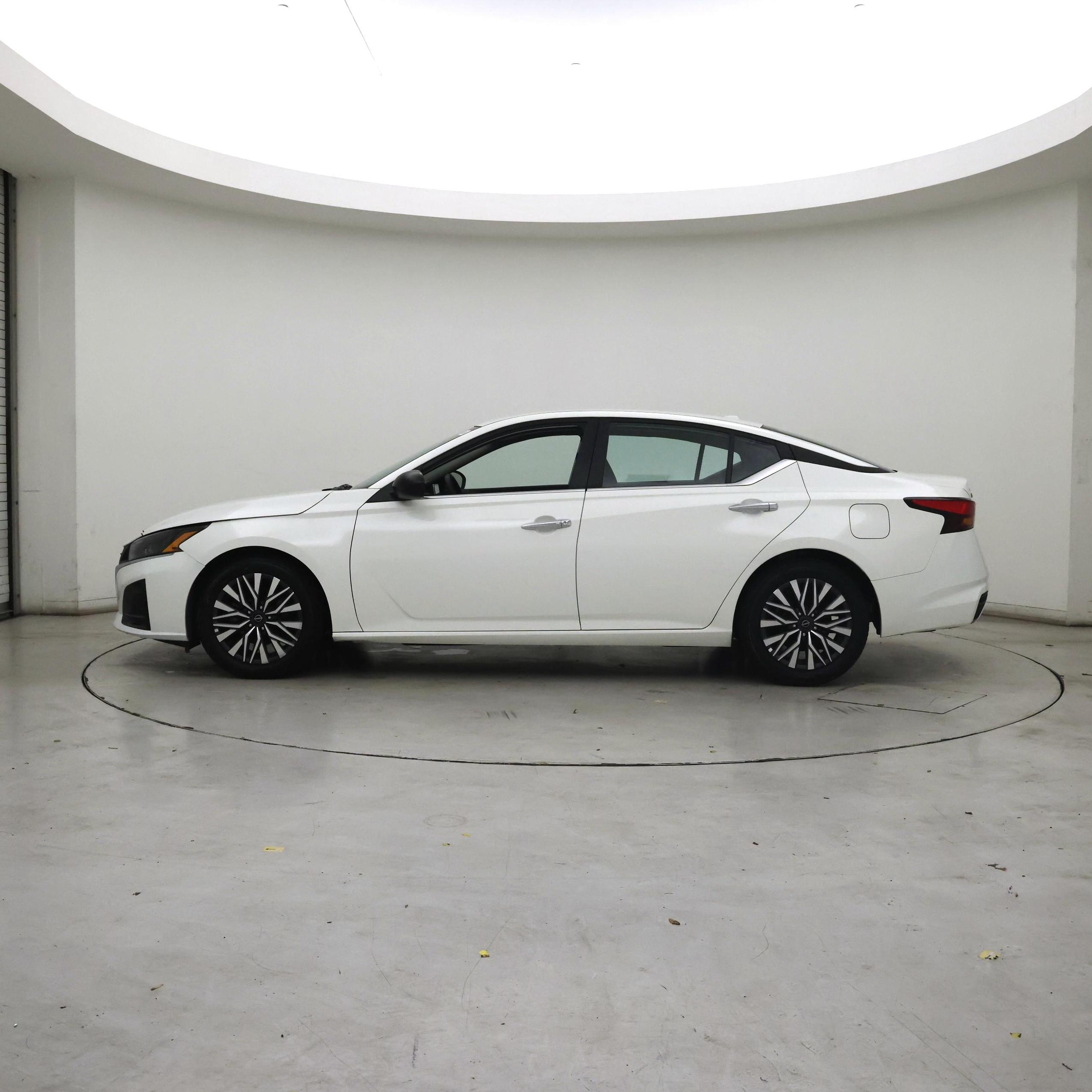 Thumbnail: 2025 Nissan Altima - 3