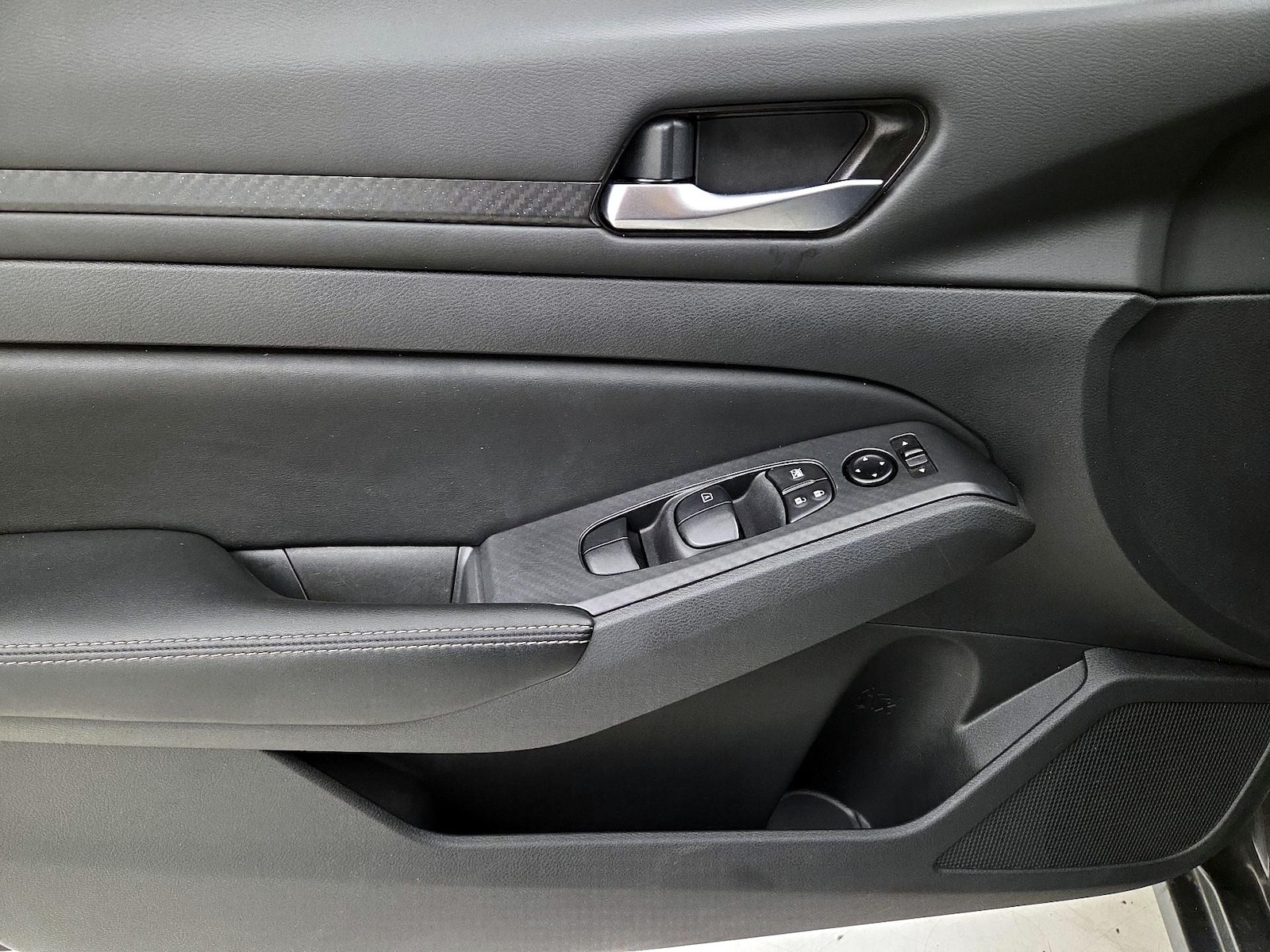 2025 Nissan Altima SV - Photo 13