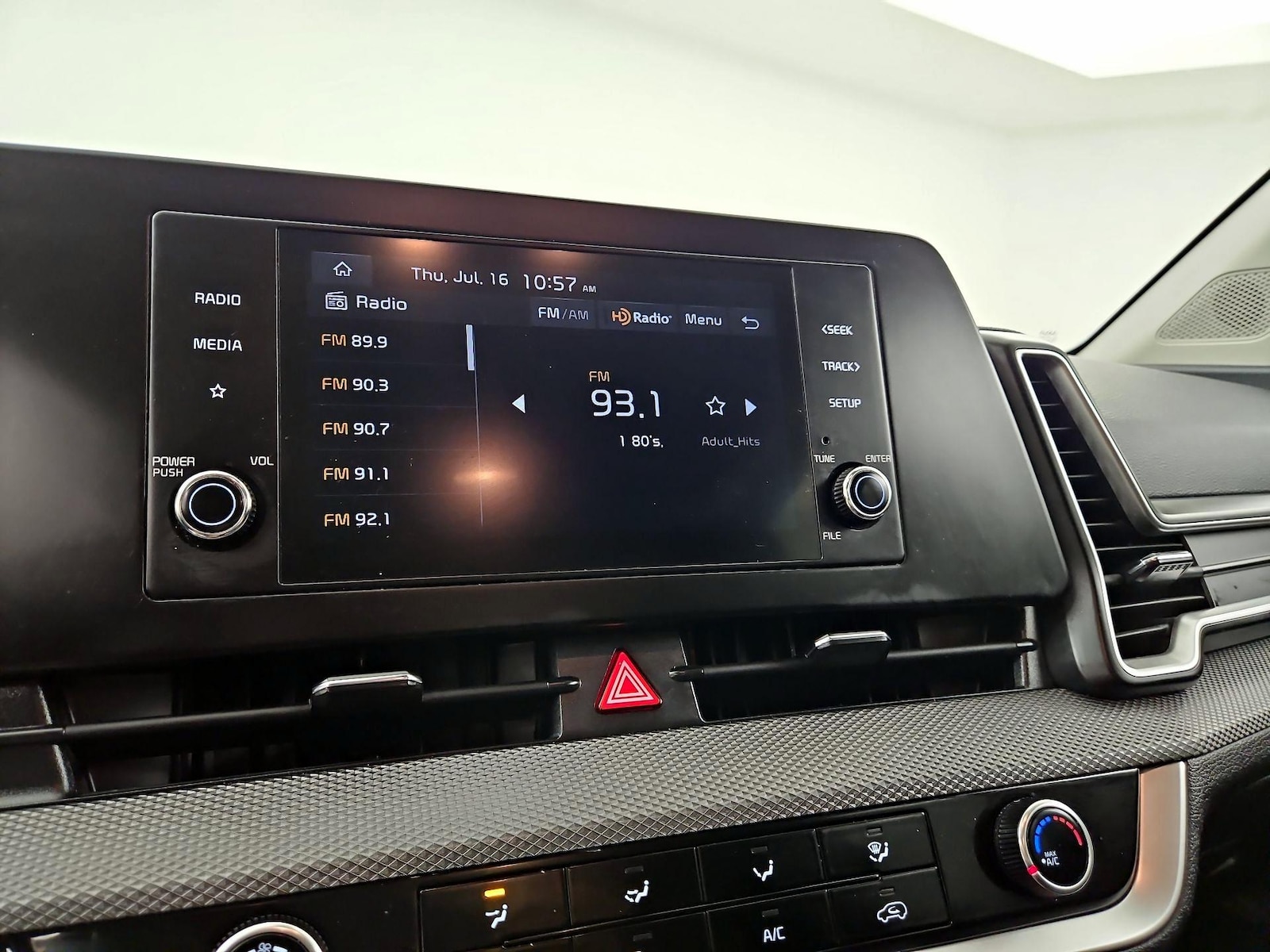2025 Kia Sportage LX - Photo 16