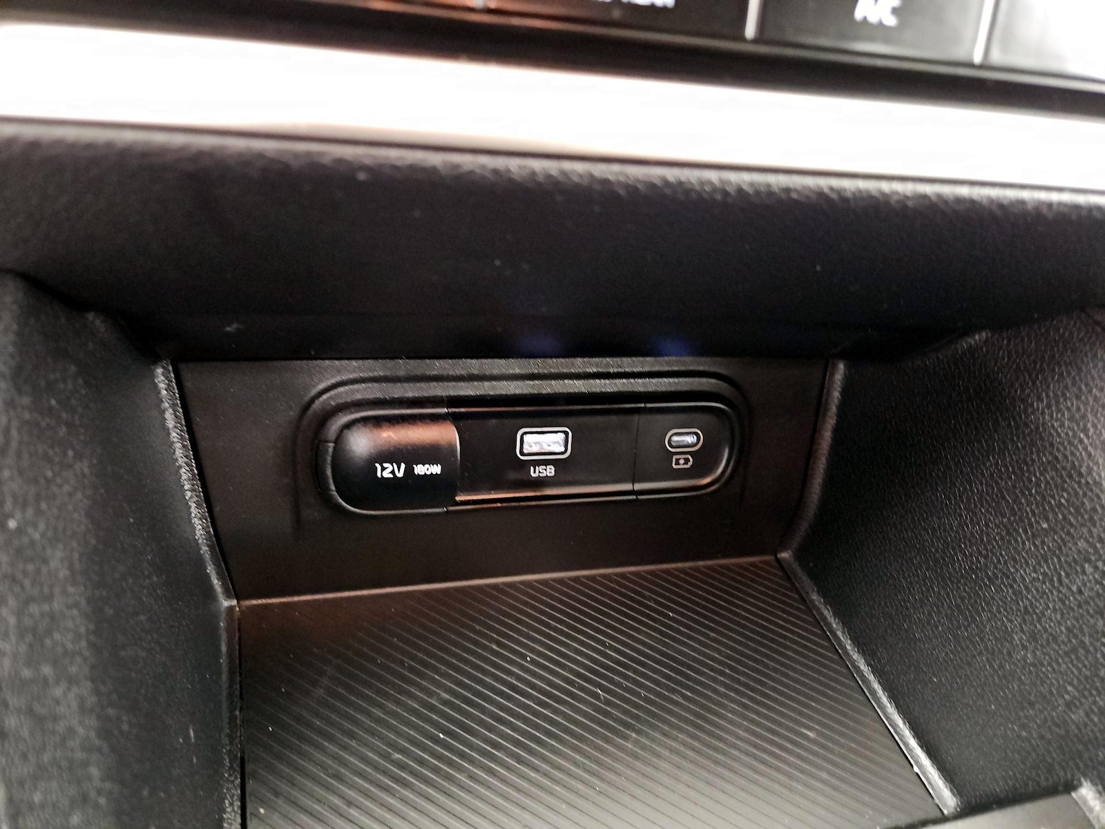 2025 Kia Sportage LX - Photo 19