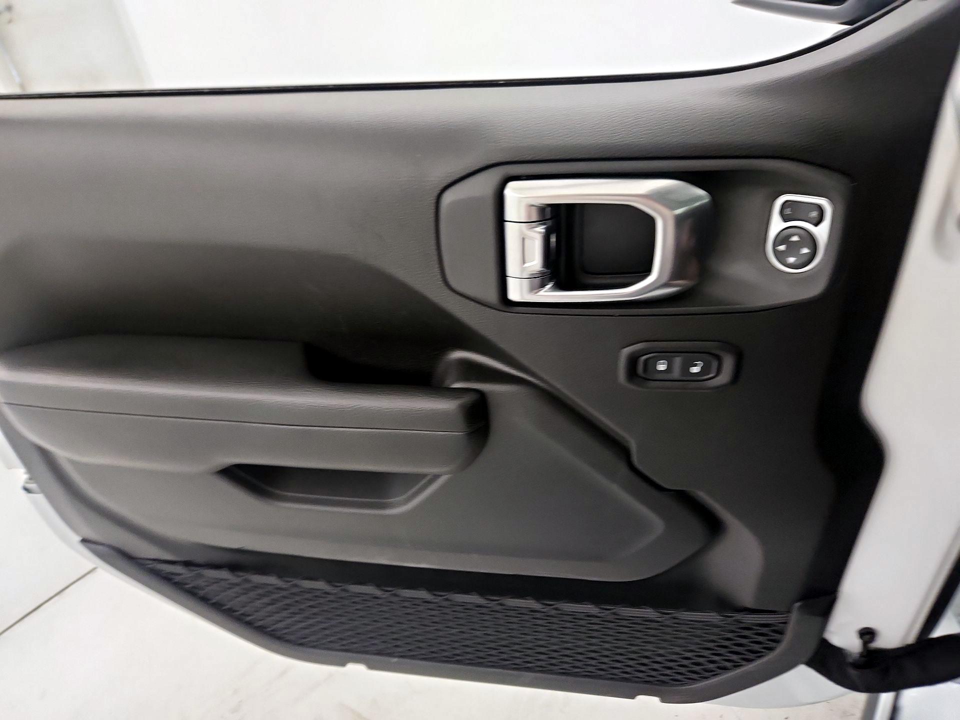 Thumbnail: 2025 Jeep Wrangler - 12
