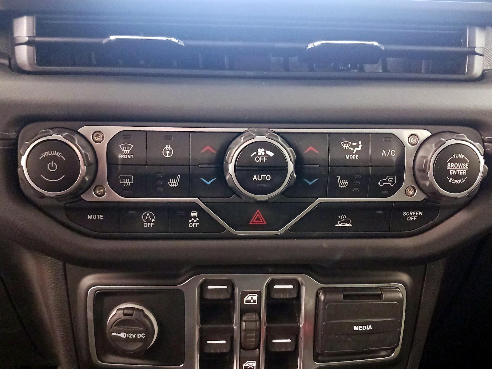 2025 Jeep Wrangler 4-Door Sahara - Photo 17
