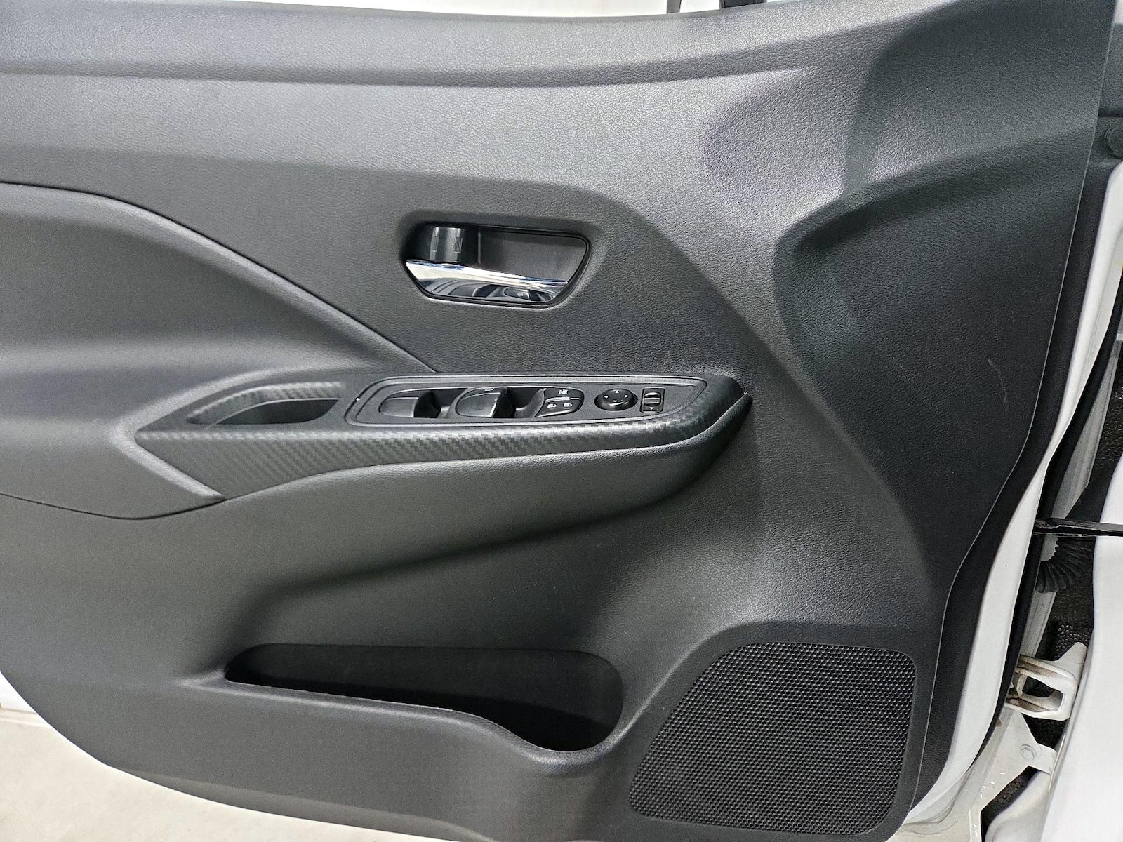 2025 Nissan Versa Sedan SV - Photo 13
