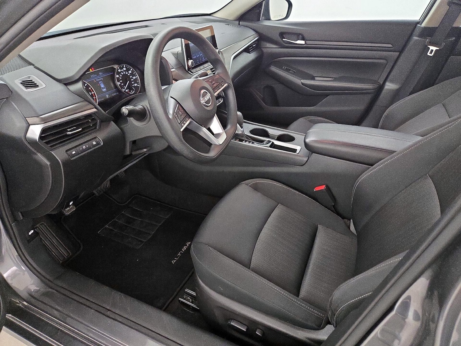2025 Nissan Altima SV - Photo 12