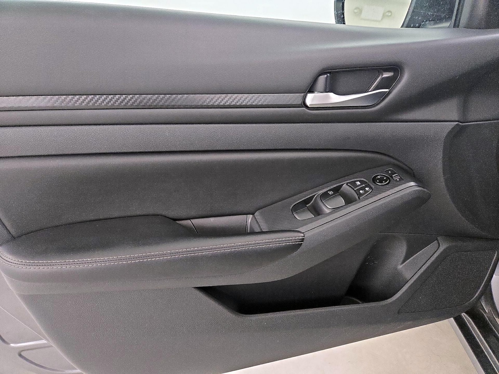2025 Nissan Altima SV - Photo 13