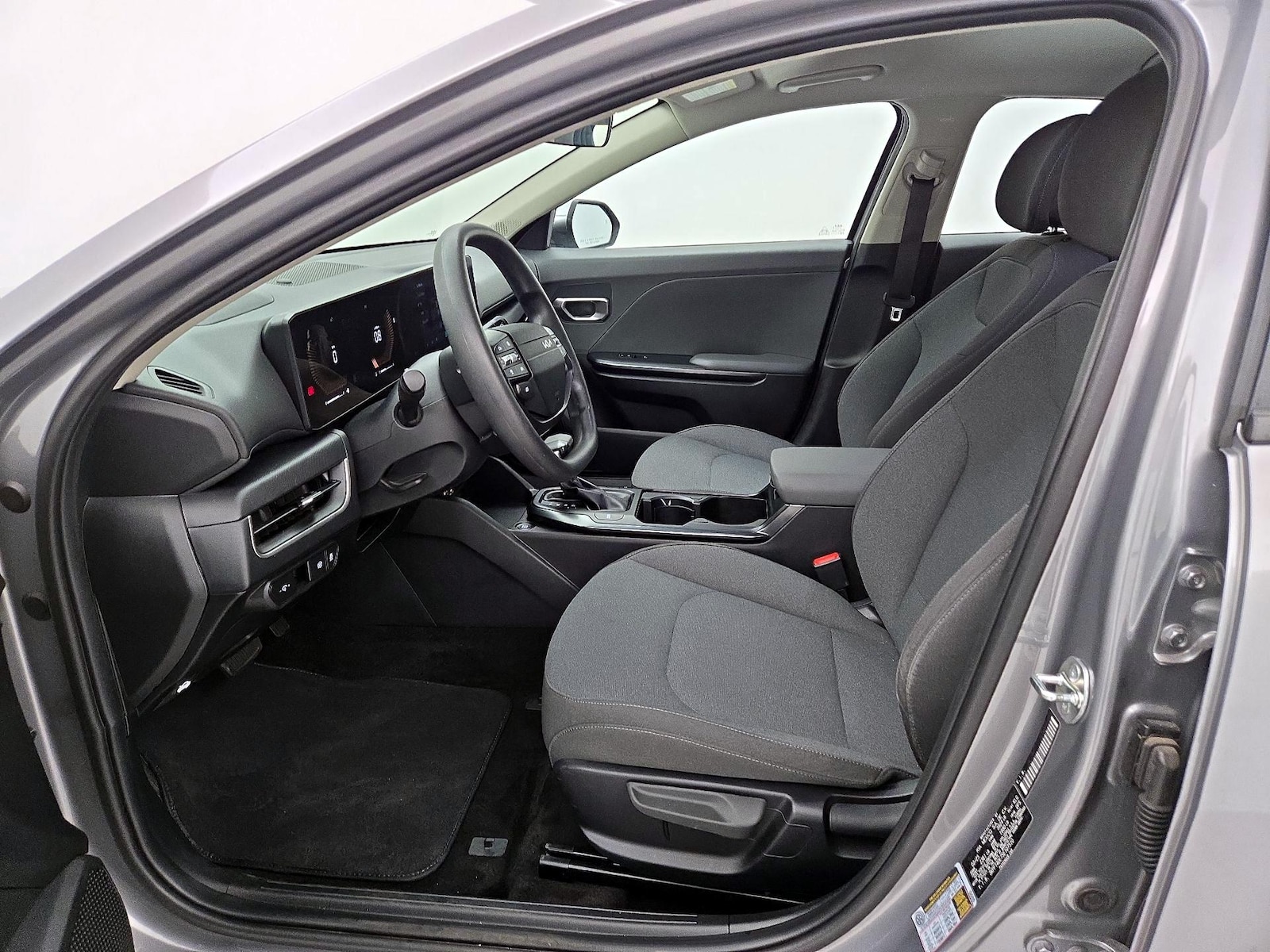 2025 Kia K4 LXS - Photo 12