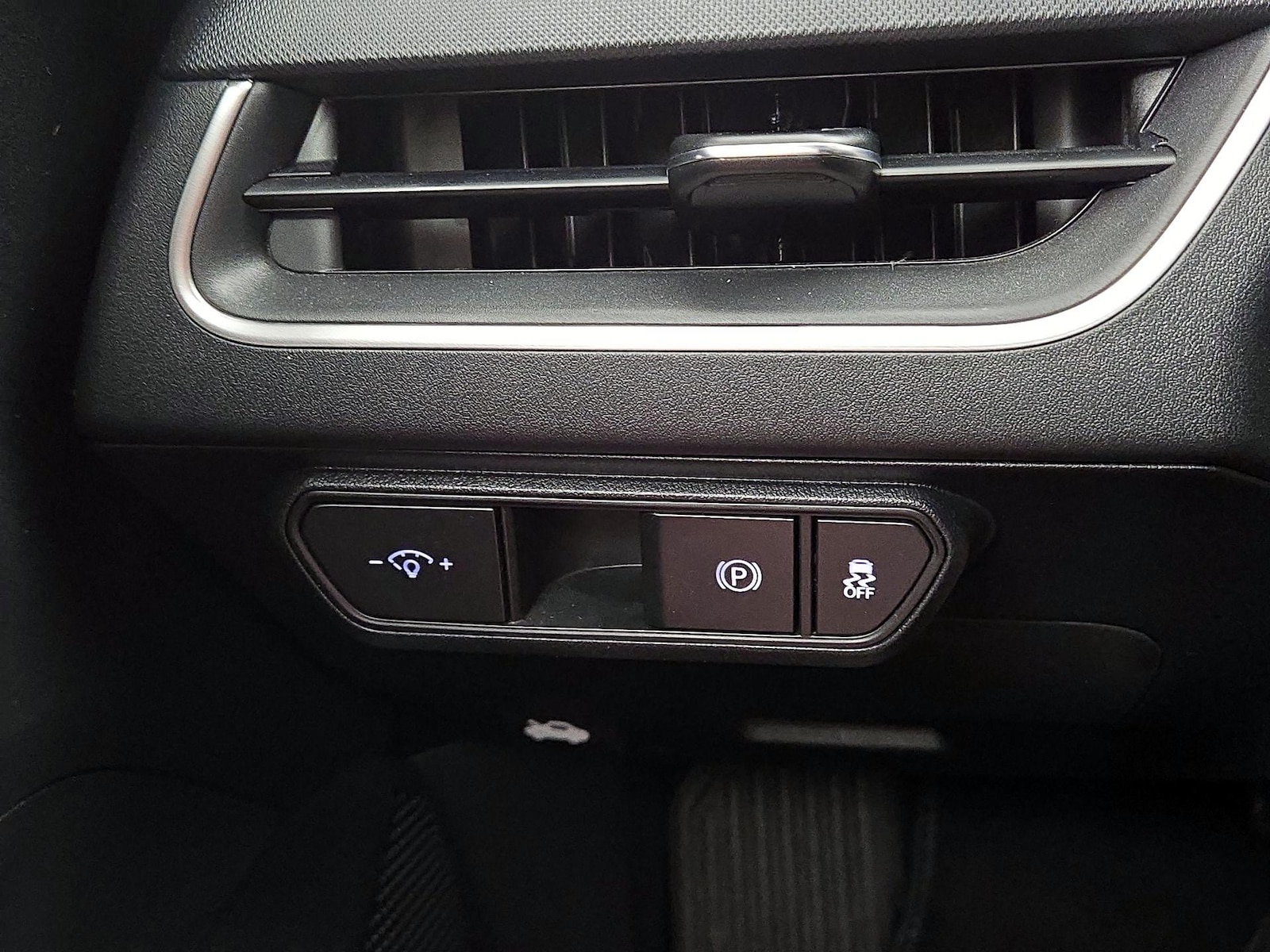 2025 Kia K4 LXS - Photo 14