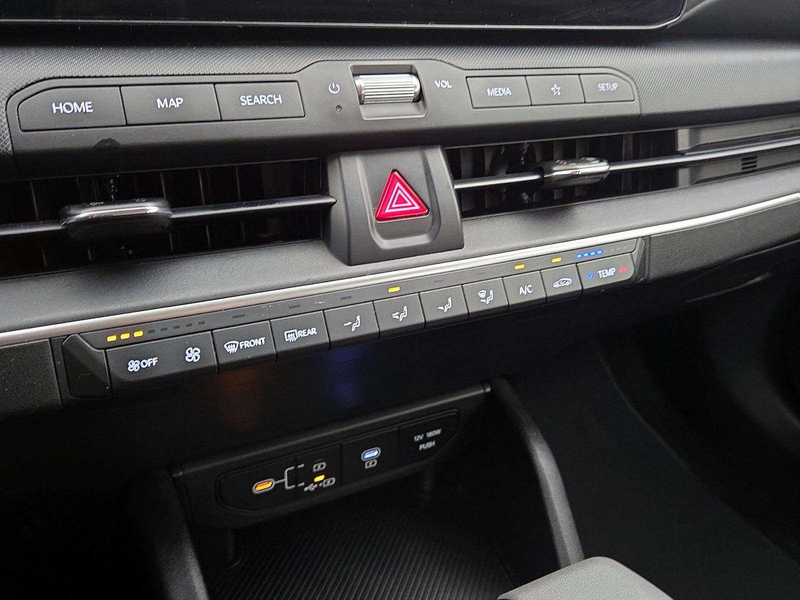 2025 Kia K4 LXS - Photo 17