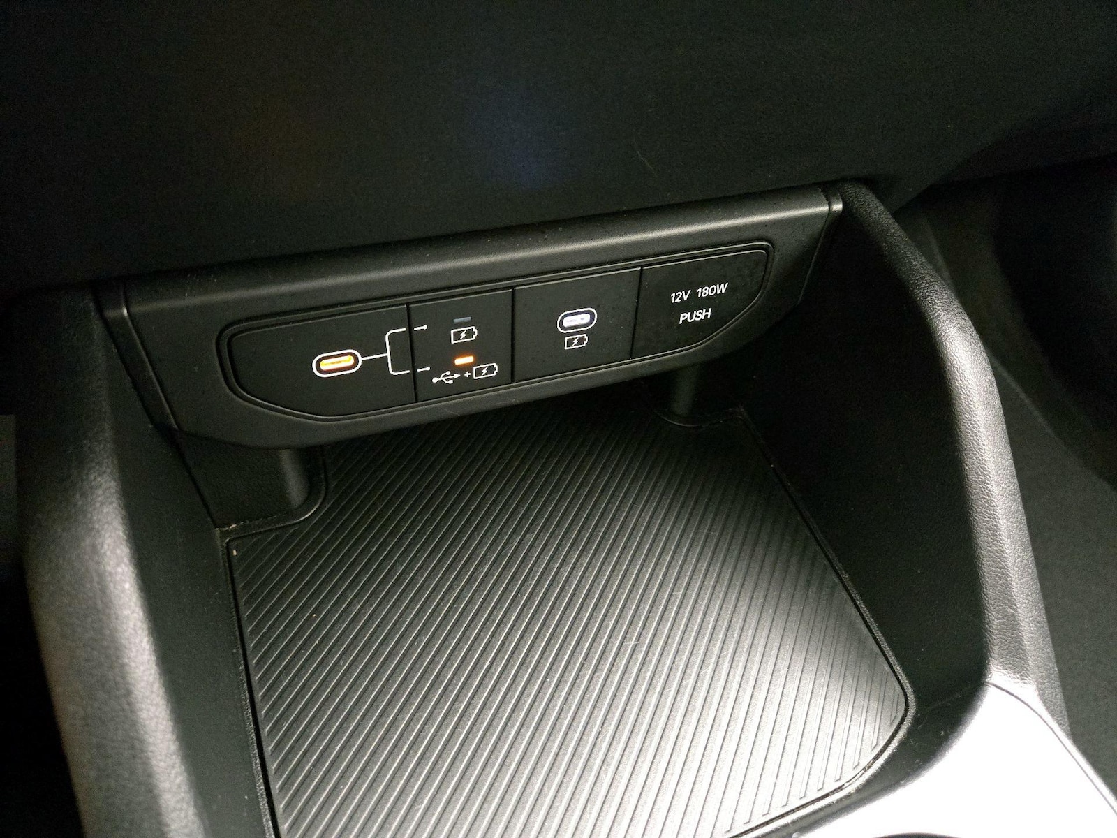 2025 Kia K4 LXS - Photo 19