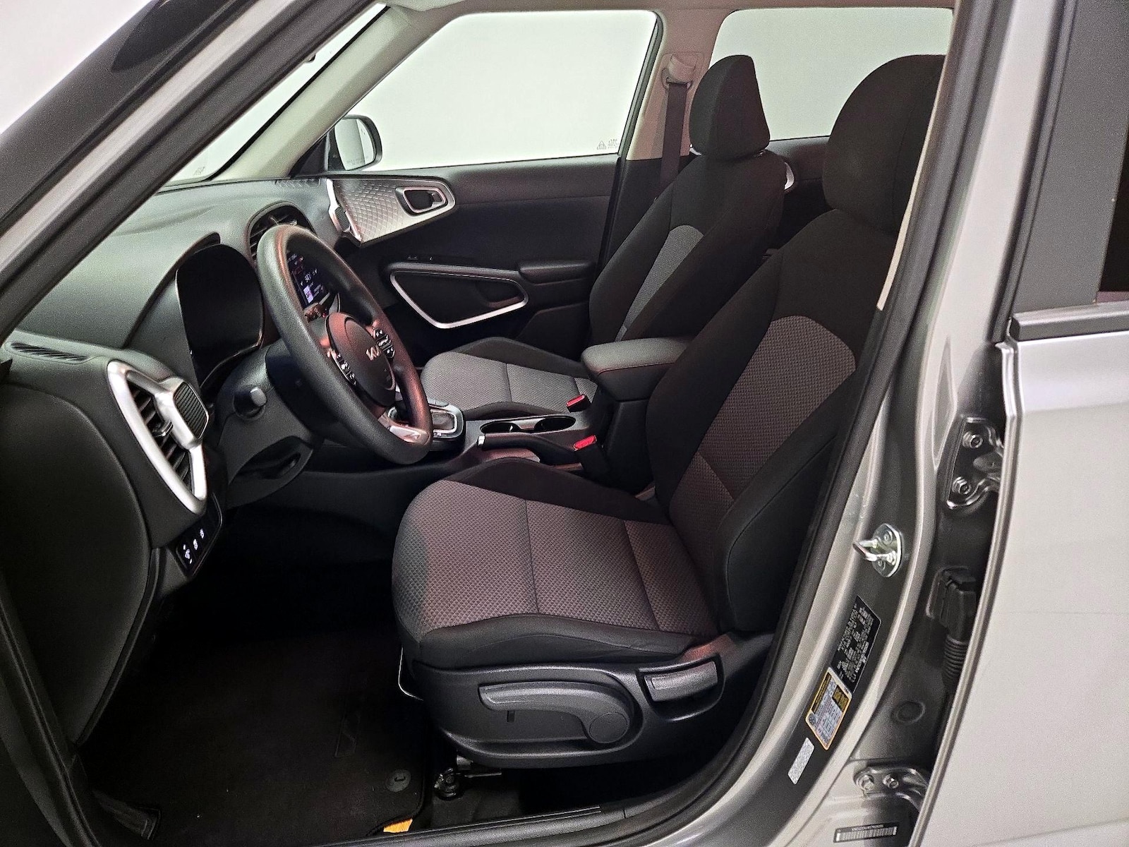2025 Kia Soul LX - Photo 12